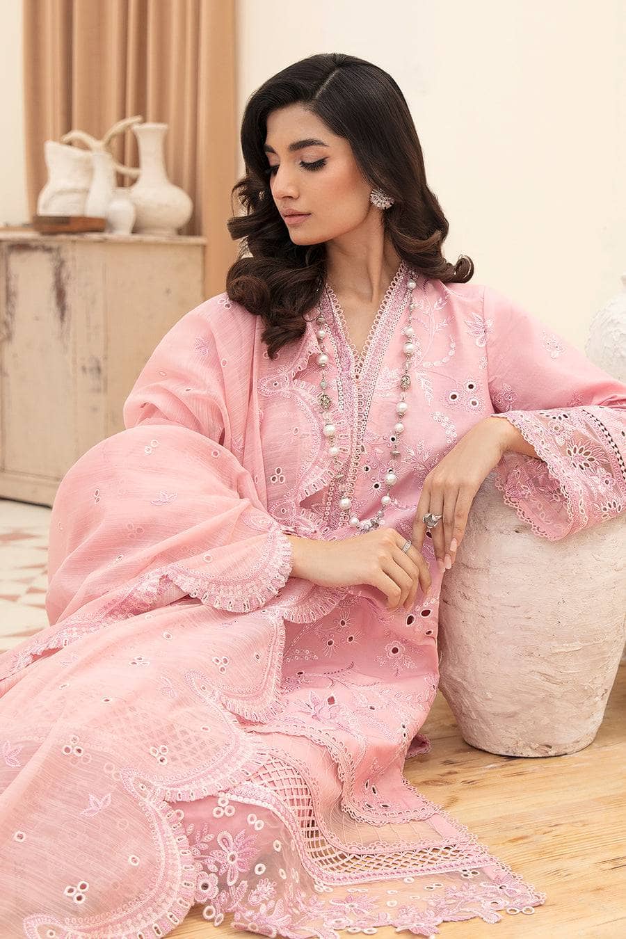 img_afrozeh_chikankari_lawn_23_awwal_boutique