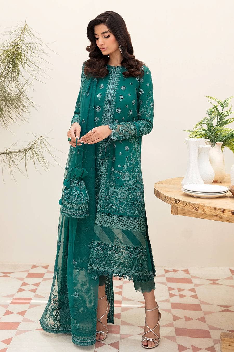 img_afrozeh_chikankari_lawn_23_awwal_boutique