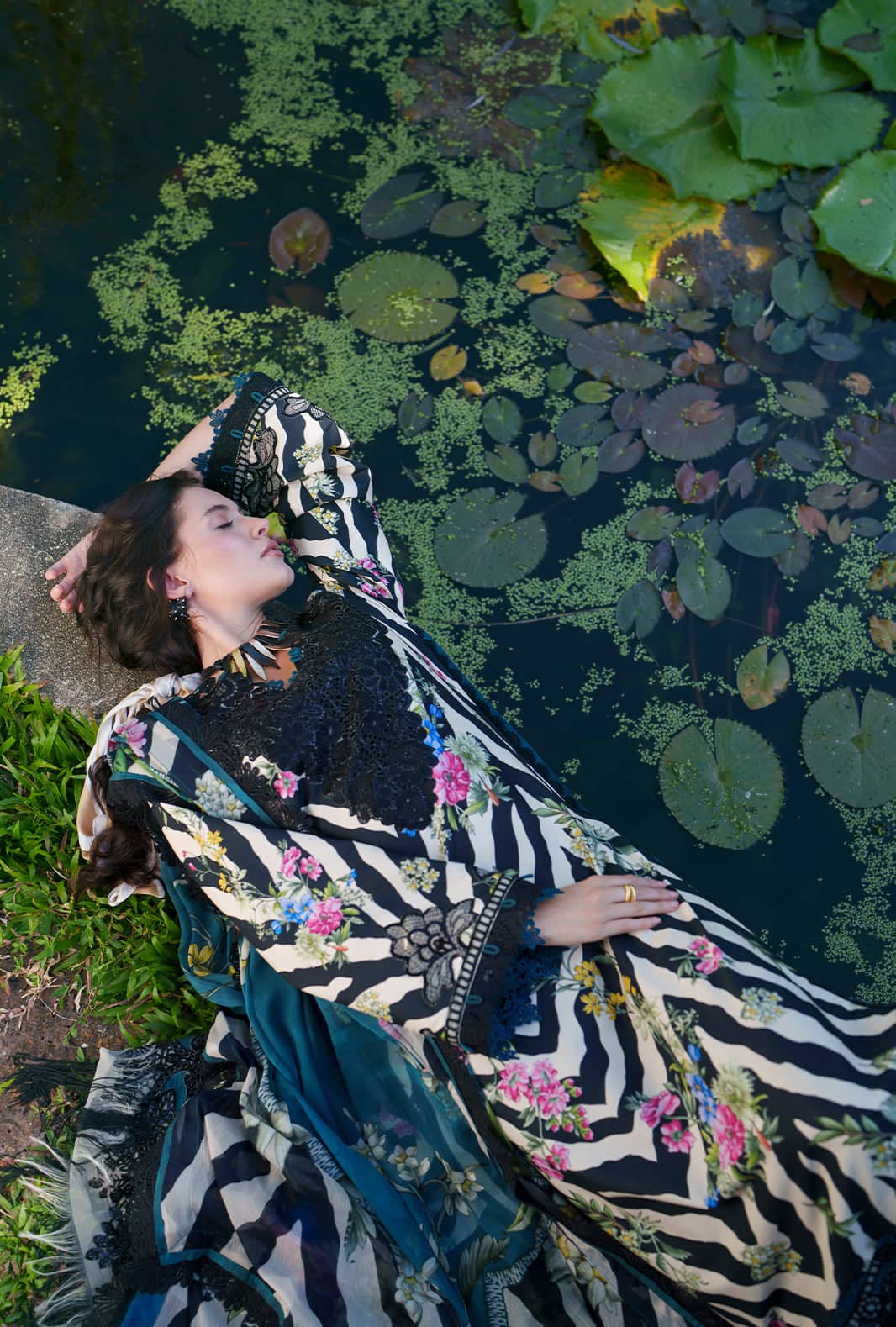 Ajr Couture Chikankari Lawn 26/Iris/Black