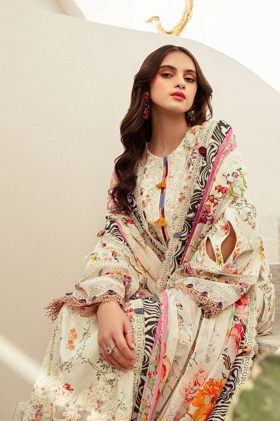 img_alif_by_ajr_couture_lawn_24_awwal_boutique