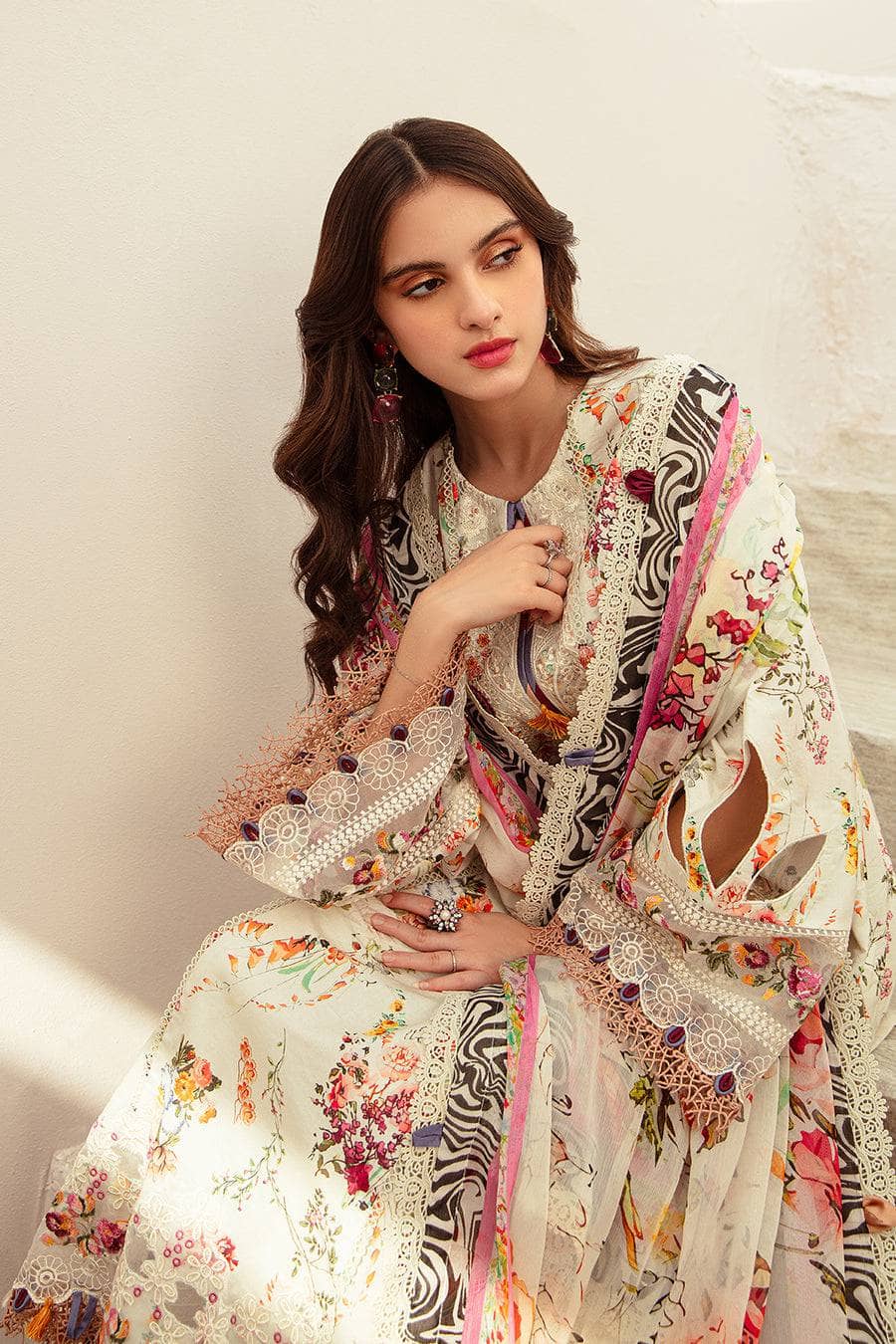 img_alif_by_ajr_couture_lawn_24_awwal_boutique
