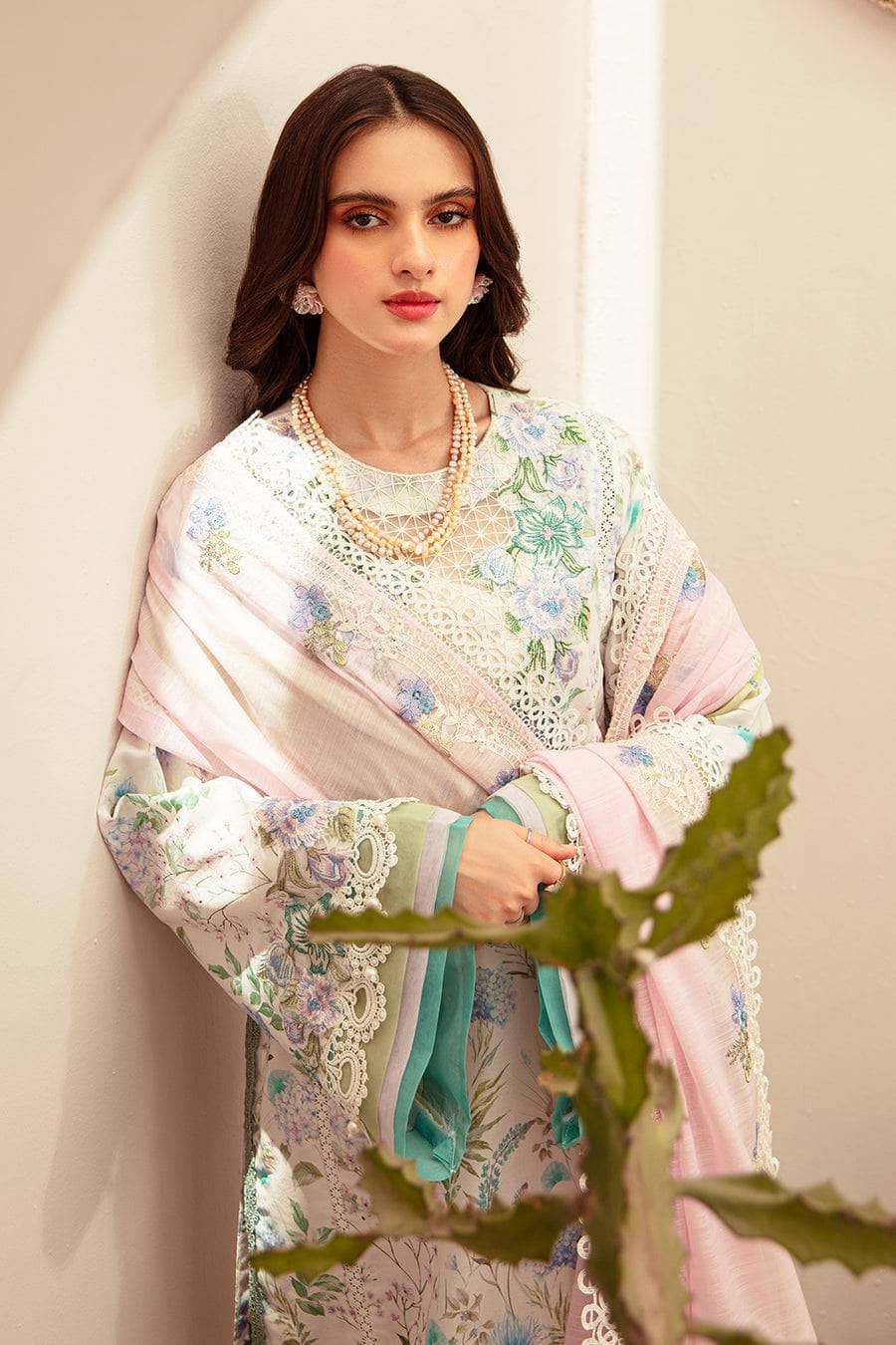 img_alif_by_ajr_couture_lawn_24_awwal_boutique