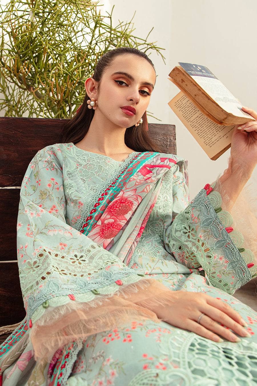 img_alif_by_ajr_couture_lawn_24_awwal_boutique