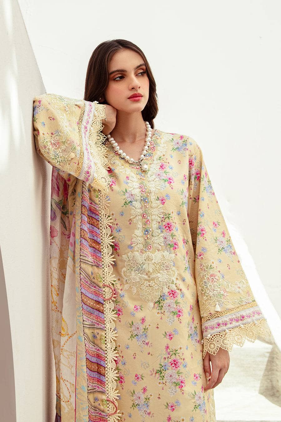 img_alif_by_ajr_couture_lawn_24_awwal_boutique