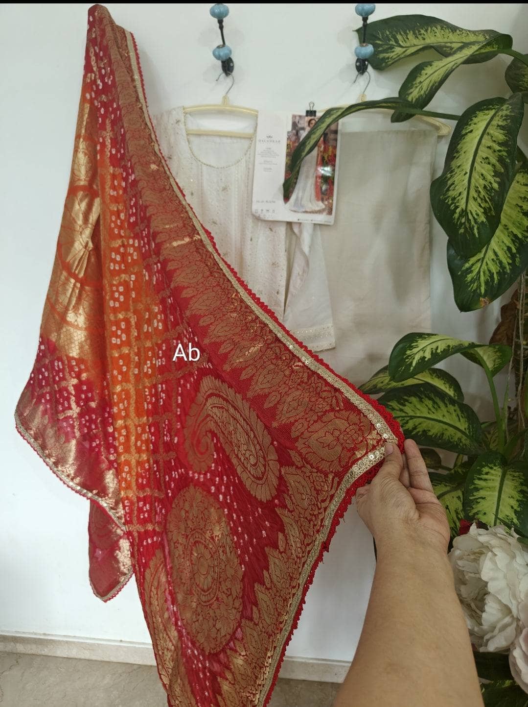 img_readymade_qalamkar_lawn_awwal_boutique