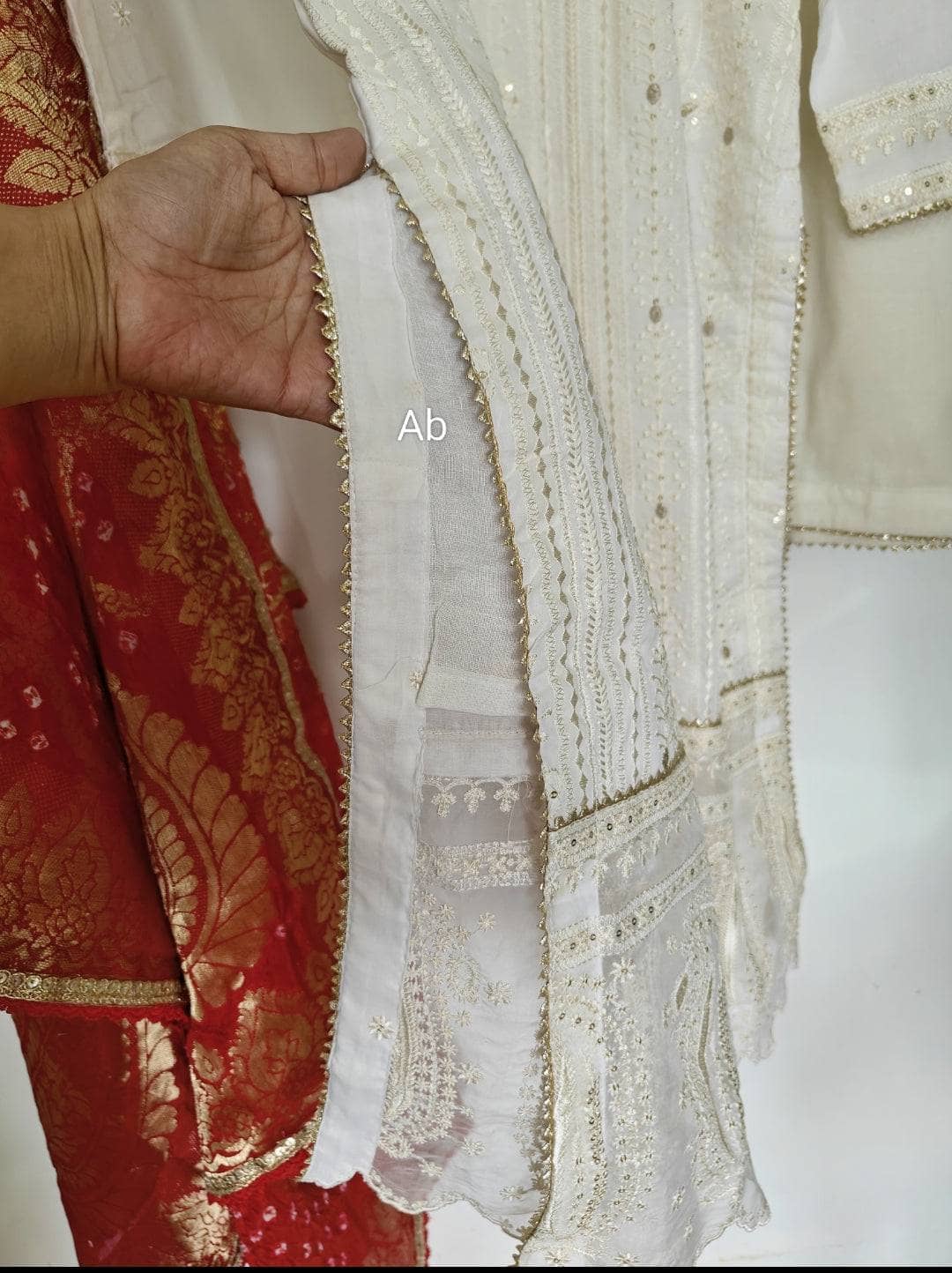 img_readymade_qalamkar_lawn_awwal_boutique