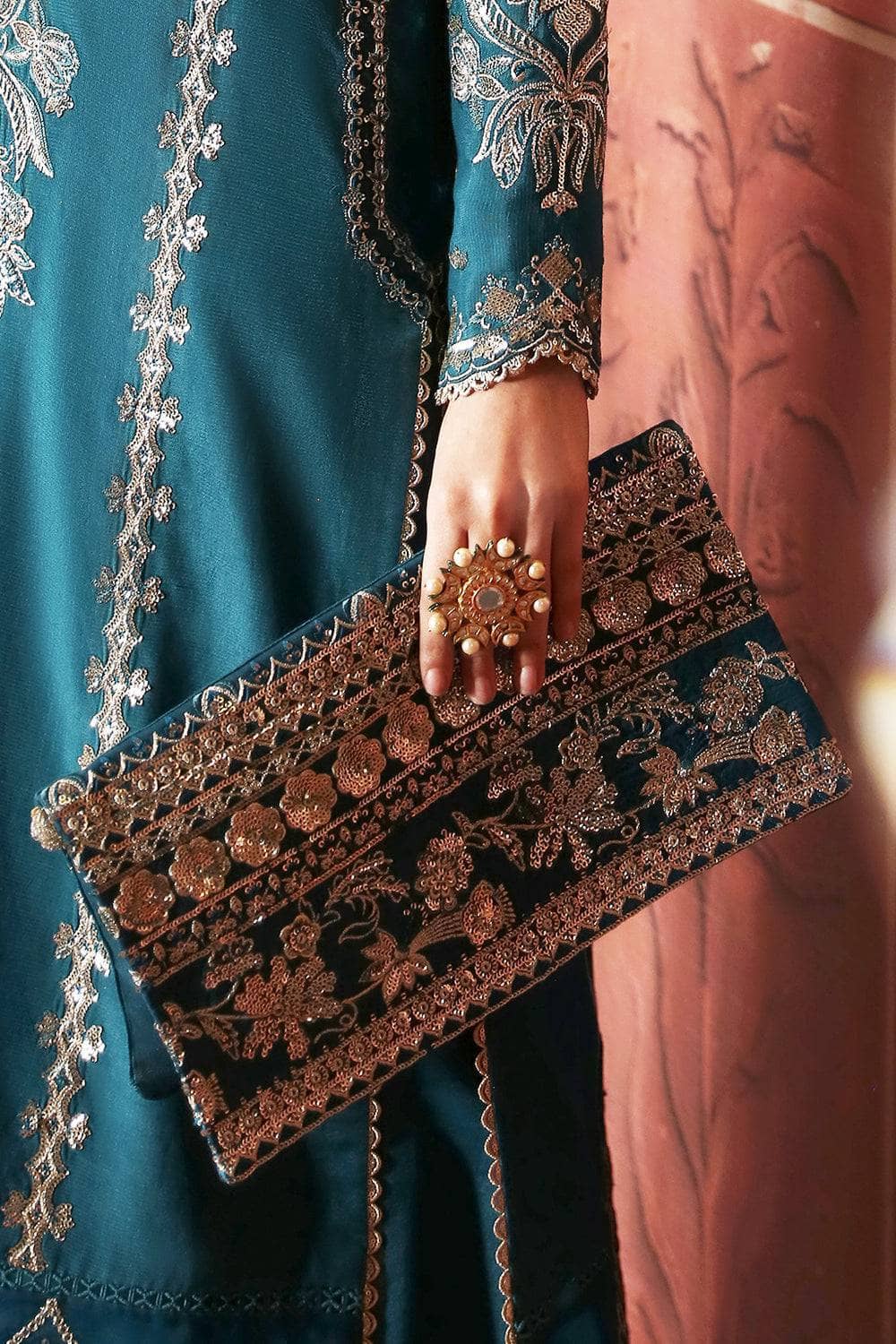 img_afrozeh_divani_silk_edit_23_awwal_boutique