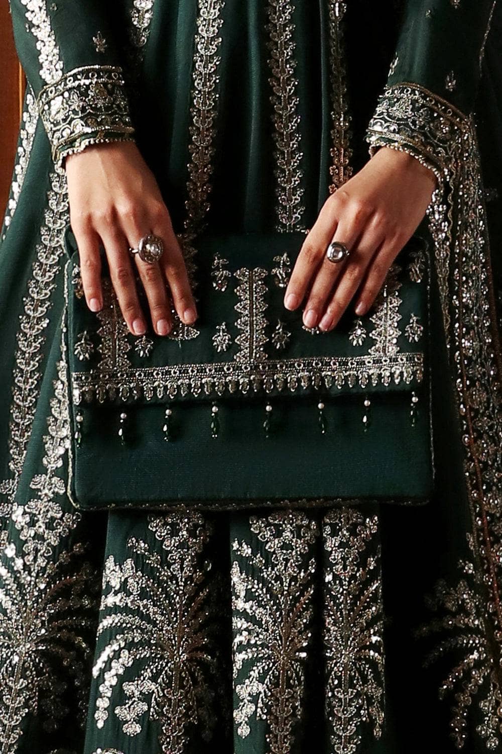 img_afrozeh_divani_silk_edit_23_awwal_boutique