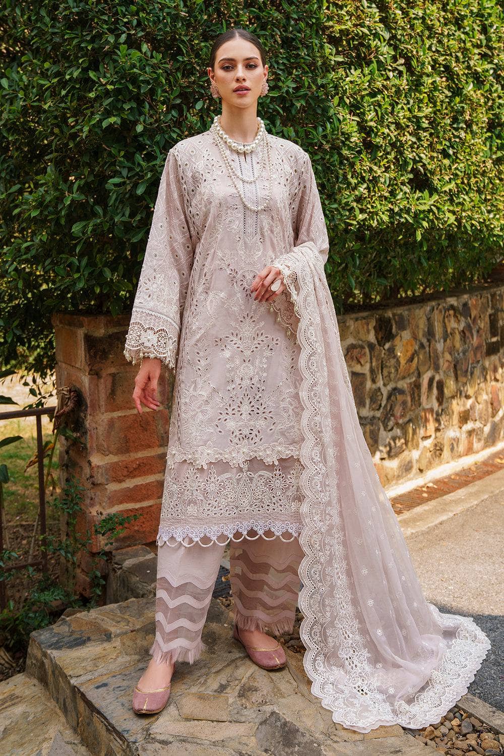 img_baroque_swiss_voil_24_awwal_boutique