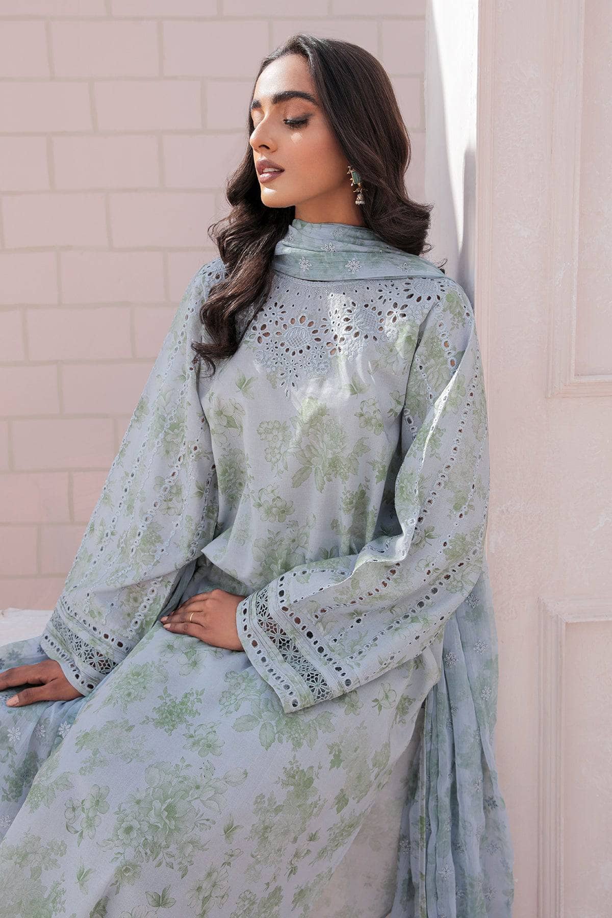 img_baroque_lawn_23_awwal_boutique