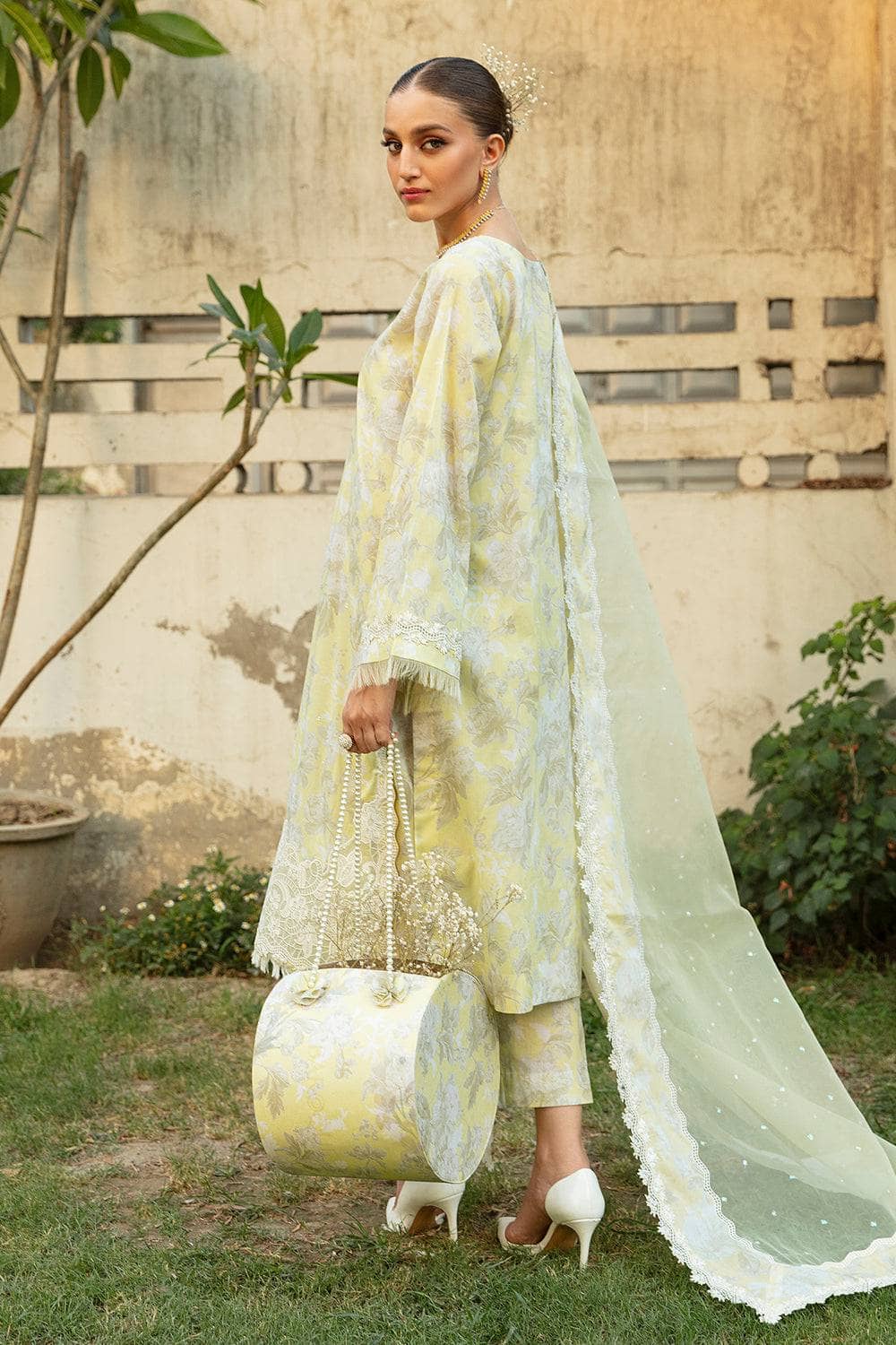 img_baroque_lawn_23_awwal_boutique