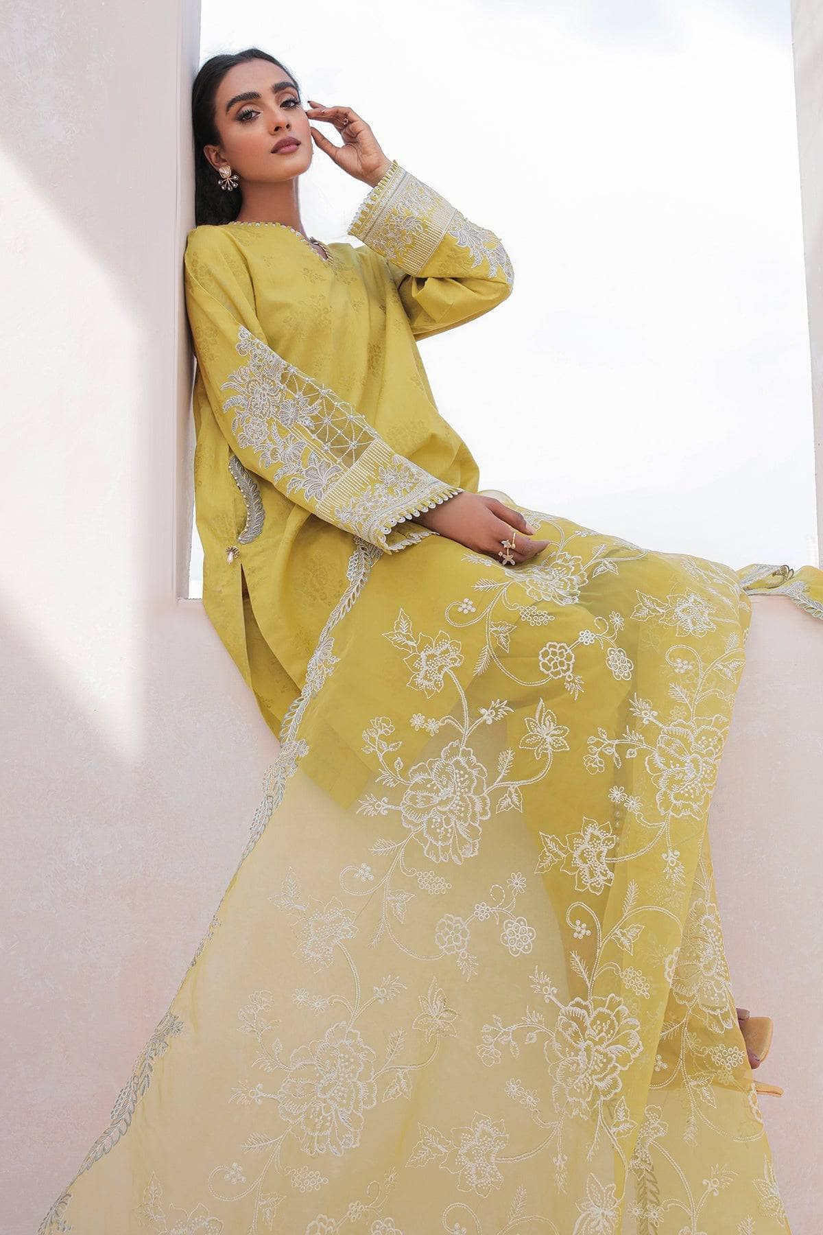 img_baroque_lawn_23_awwal_boutique