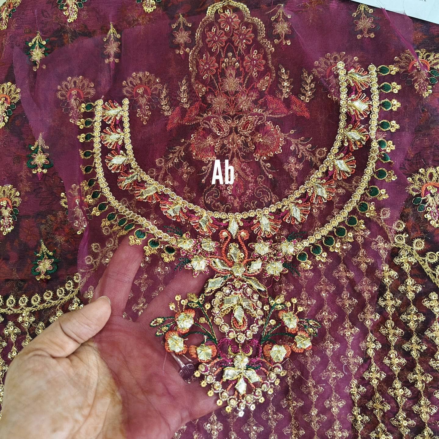 img_open_pic_baroque_chantelle_awwal_boutique