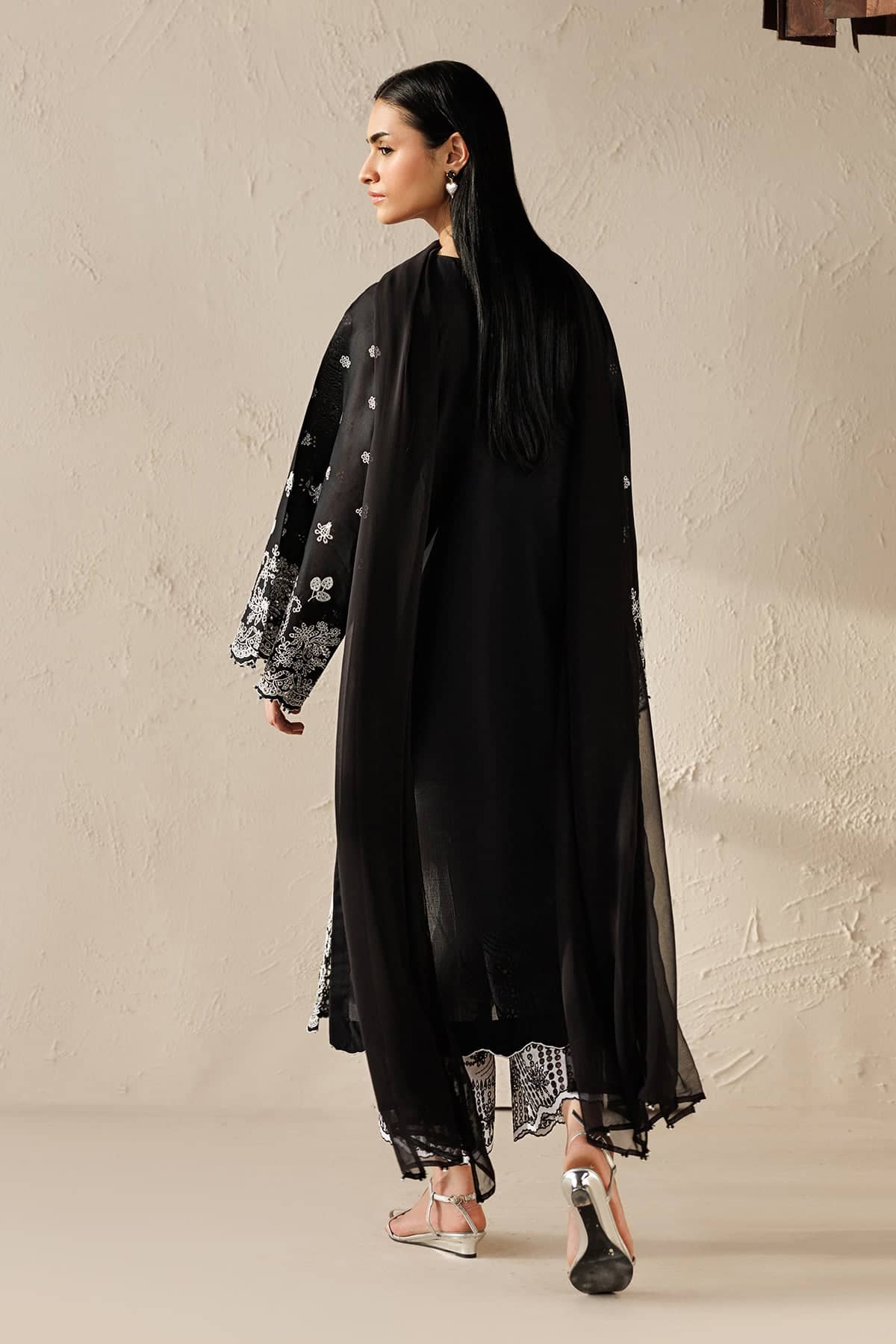 Baroque Exclusive Lawn Collection/UF-4522/Black