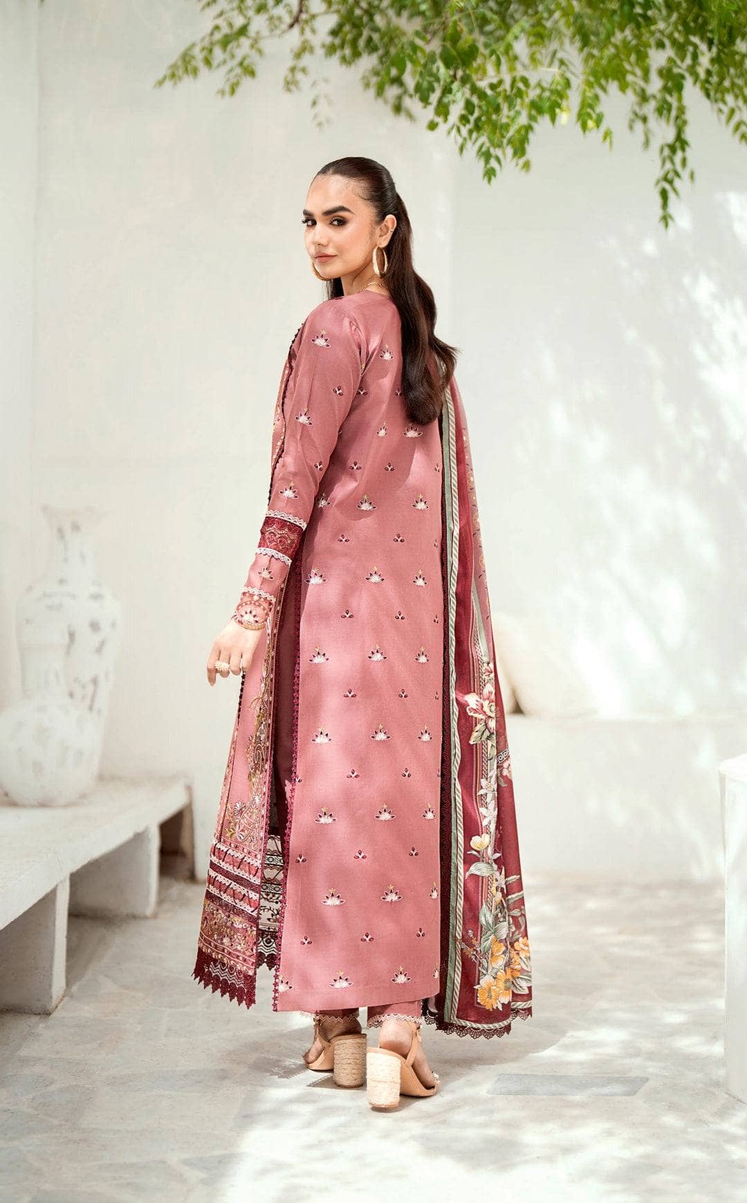 img_bin_ilyas_lawn_awwal_boutique