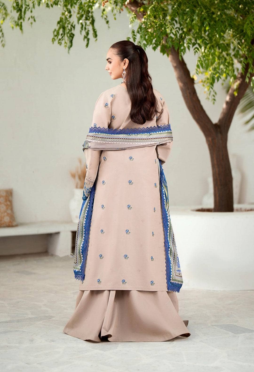 img_bin_ilyas_lawn_awwal_boutique