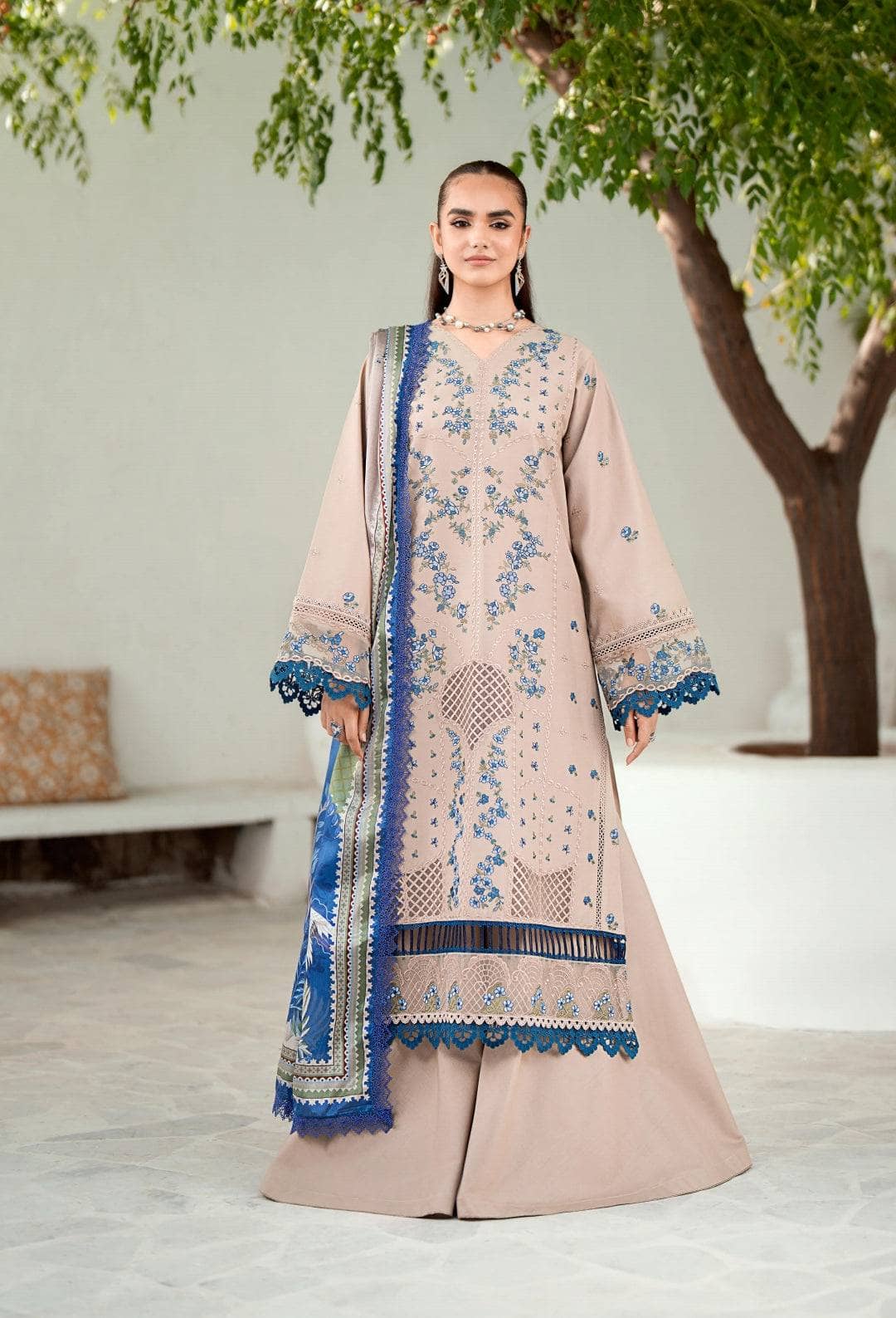 img_bin_ilyas_lawn_awwal_boutique