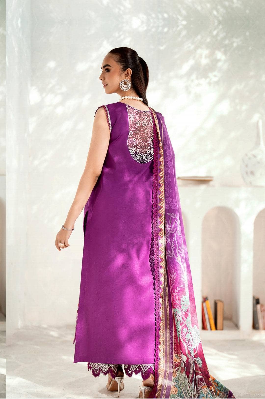 img_bin_ilyas_lawn_awwal_boutique