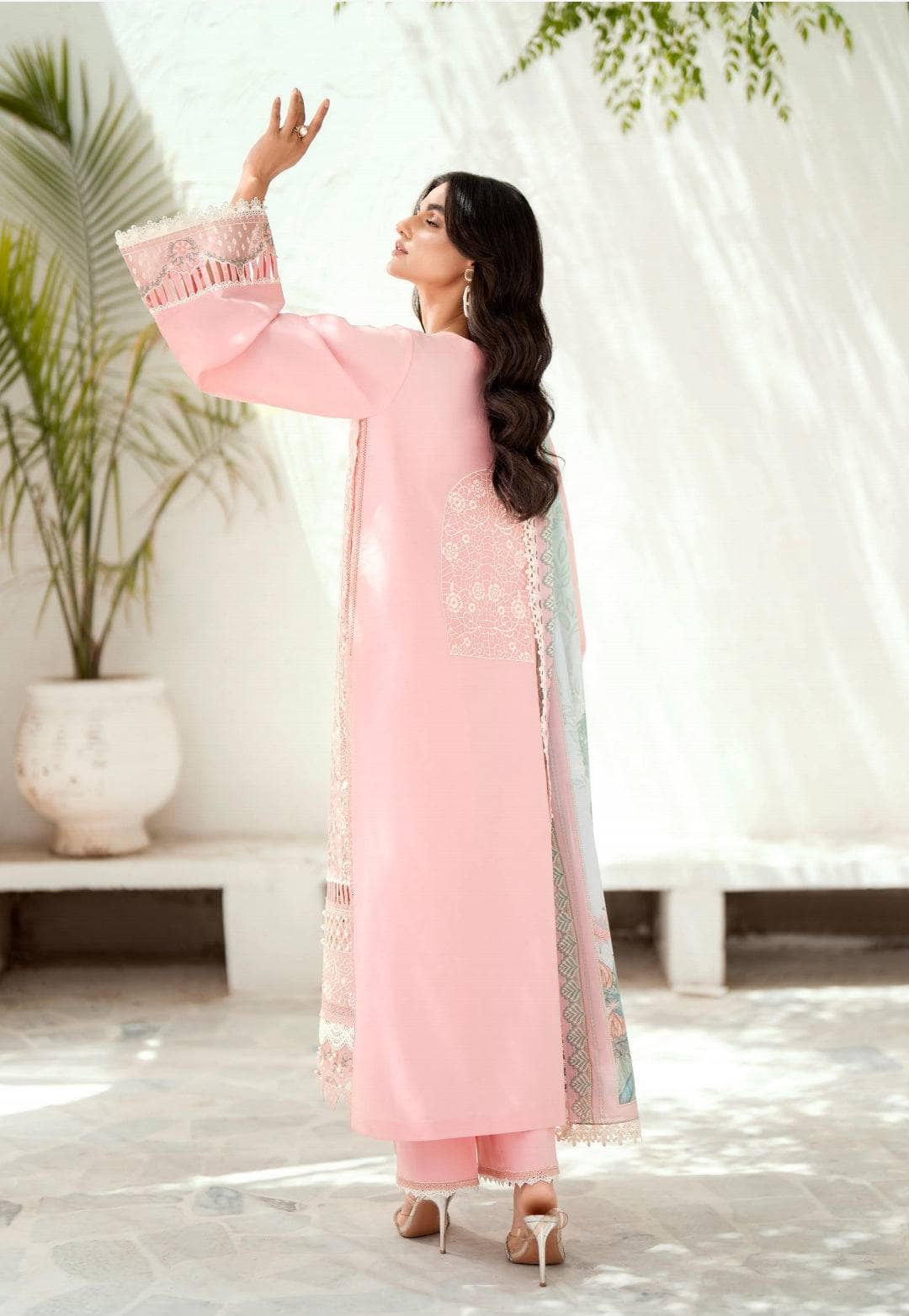 img_bin_ilyas_lawn_awwal_boutique