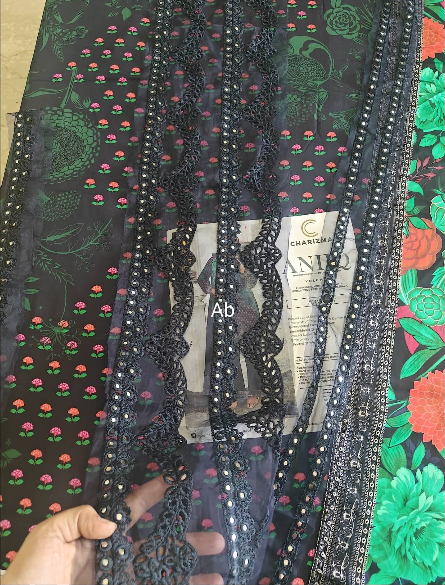 Charizma Aniiq open pics Open Pic/Charizma Aniiq staple Shawl Collection