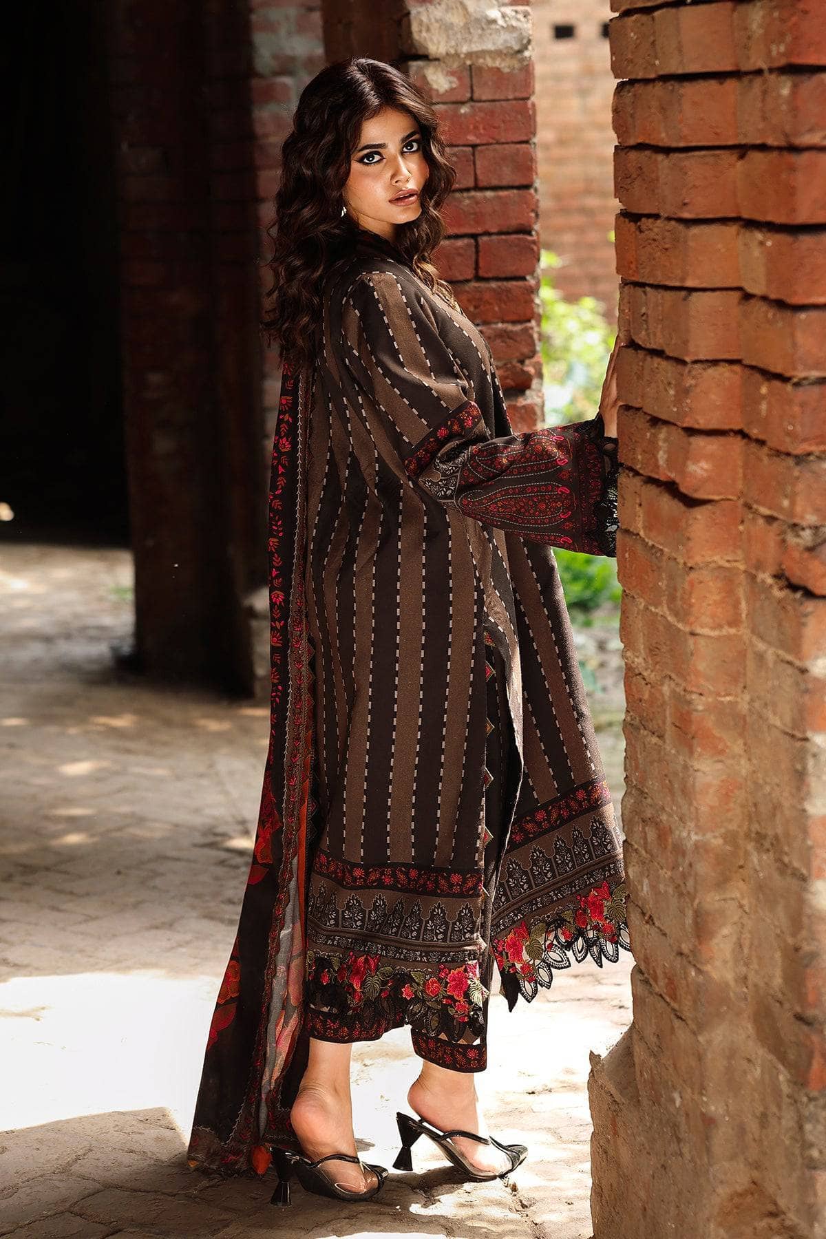 Restocked/Charizma Aniiq 25/Staple Shawl Collection