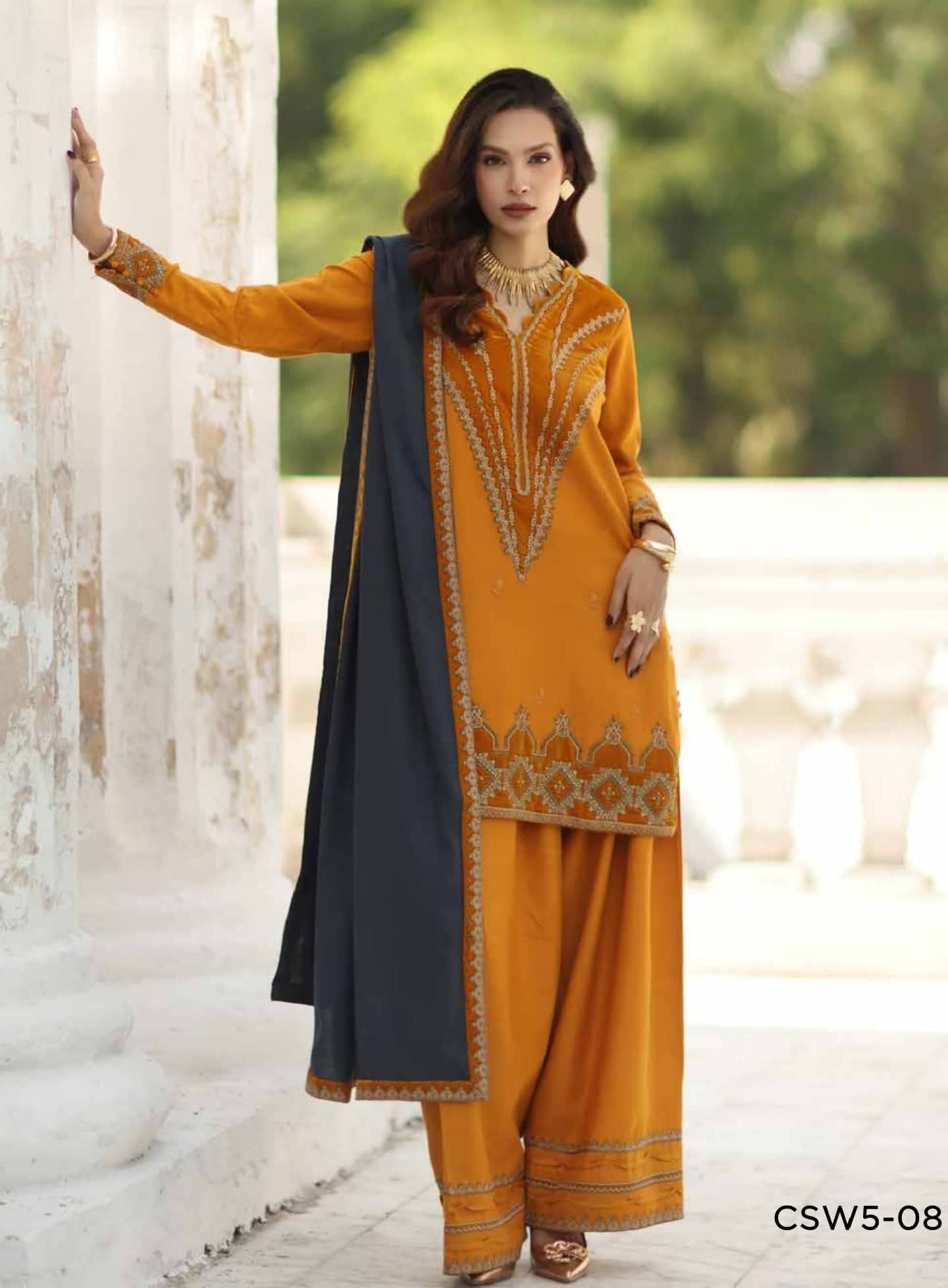 img_charizma_leather_peach_velvet_shawl_awwal_boutique