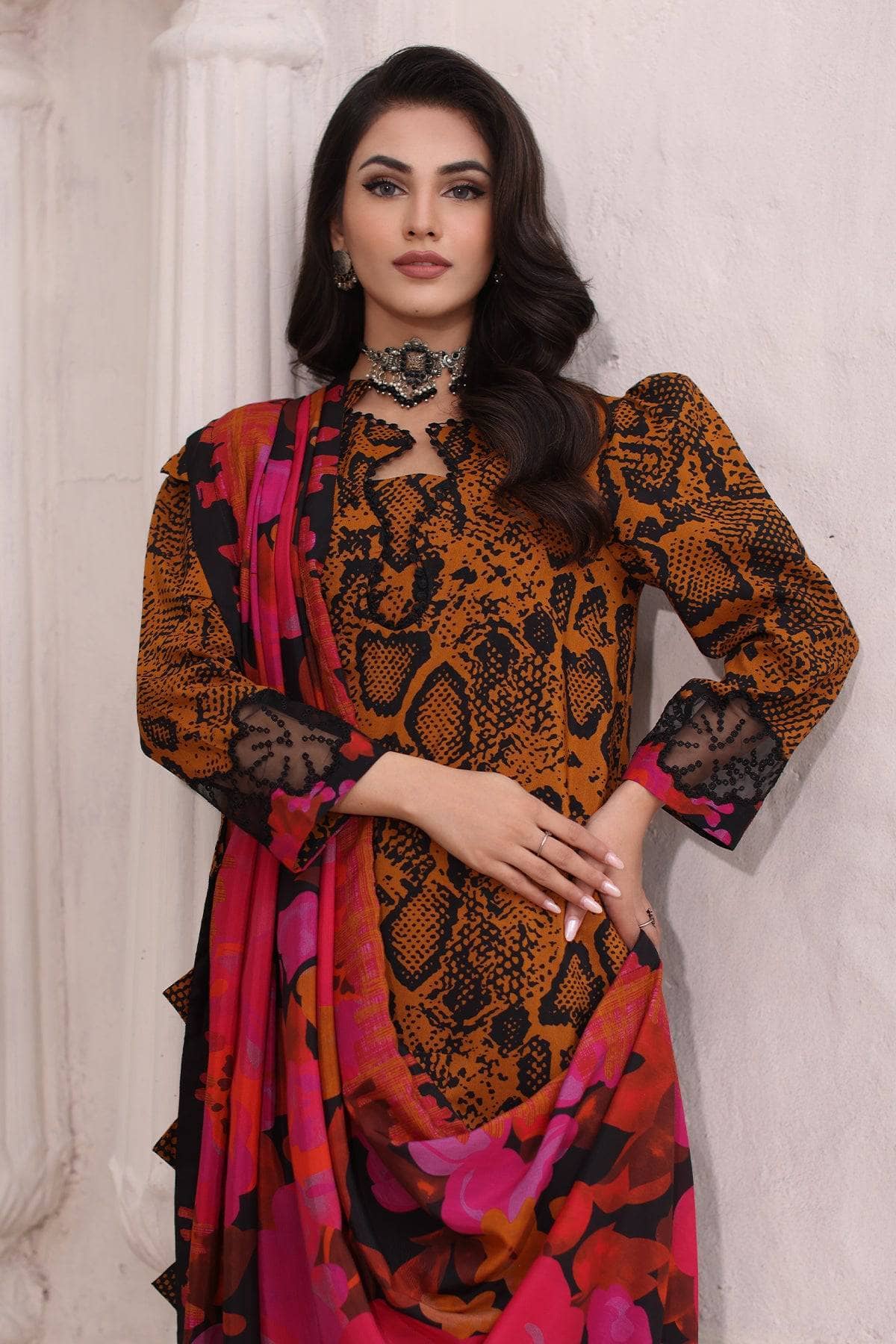 img_charizma_comnination_linen_velvet_palachi_awwal_boutique