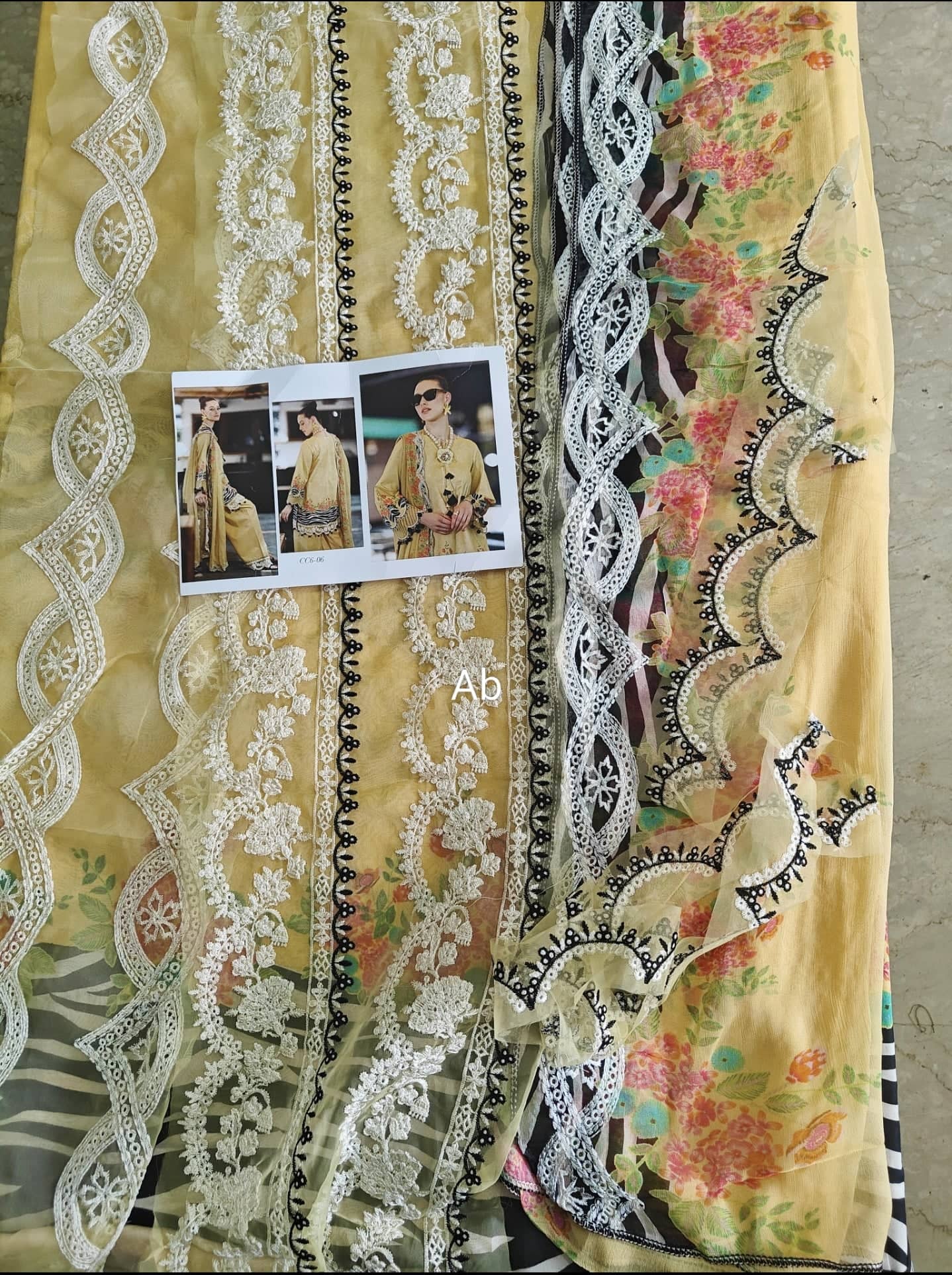 img_charizma_combination_lawn_26_awwal_boutique