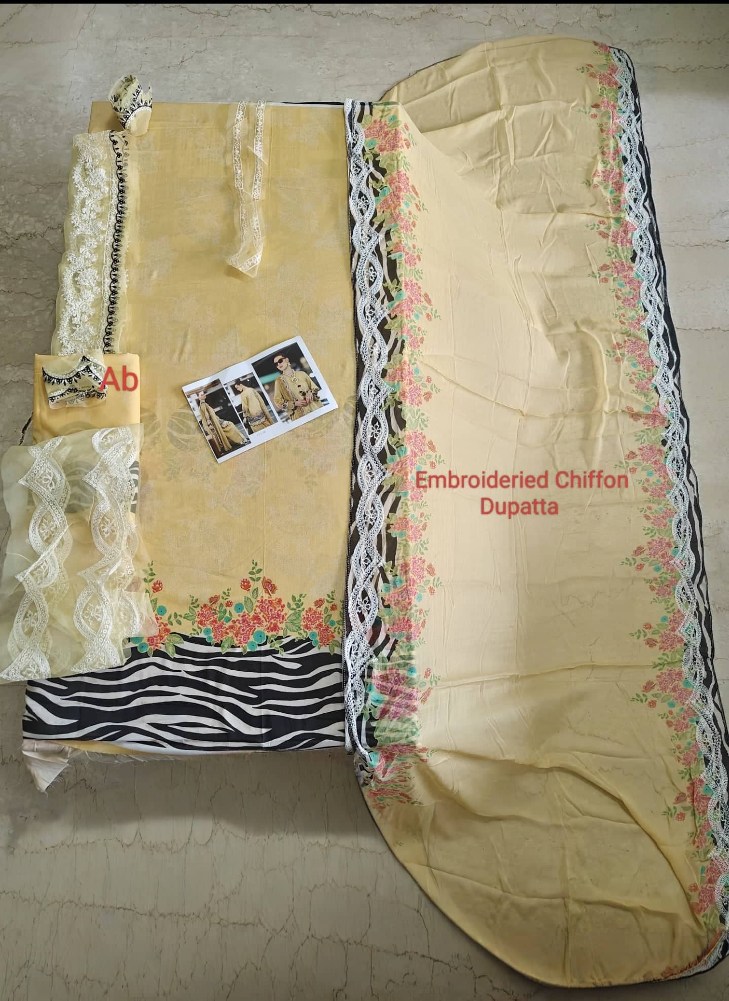 img_charizma_combination_lawn_26_awwal_boutique