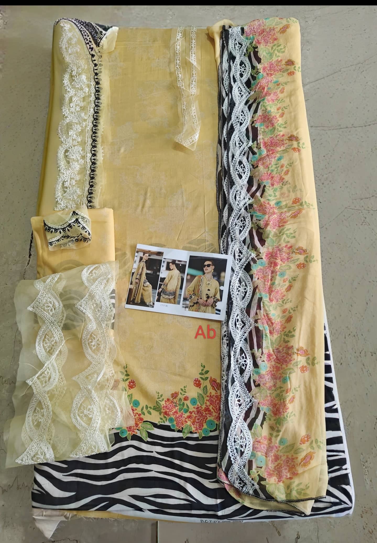 img_charizma_combination_lawn_26_awwal_boutique