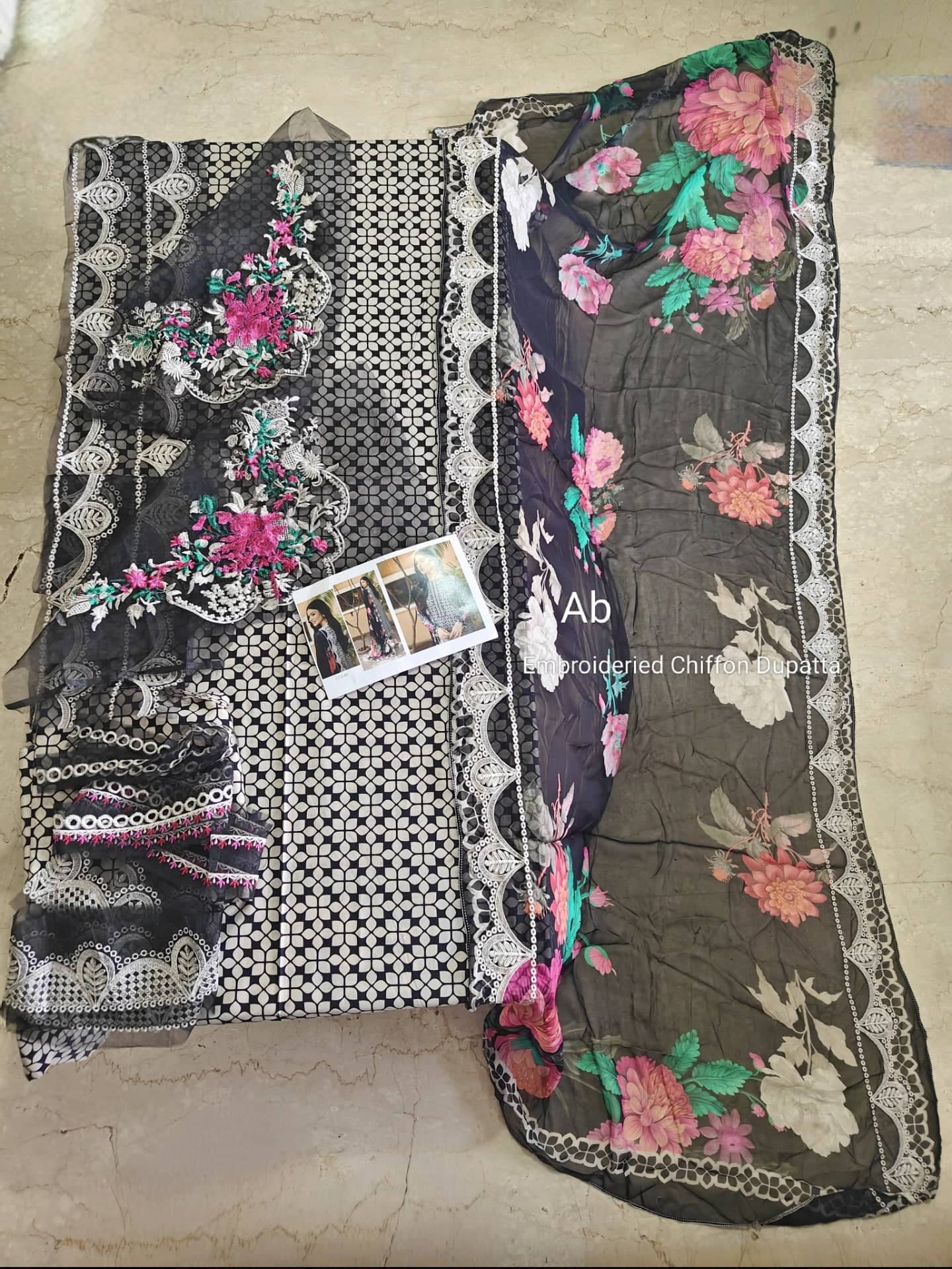 img_charizma_combination_lawn_awwal_boutique