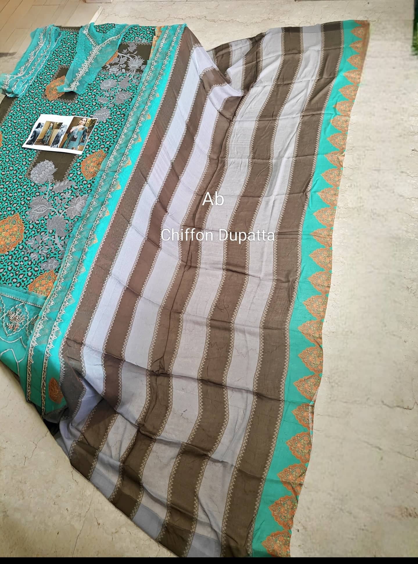 img_charizma_combination_lawn_26_awwal_boutique