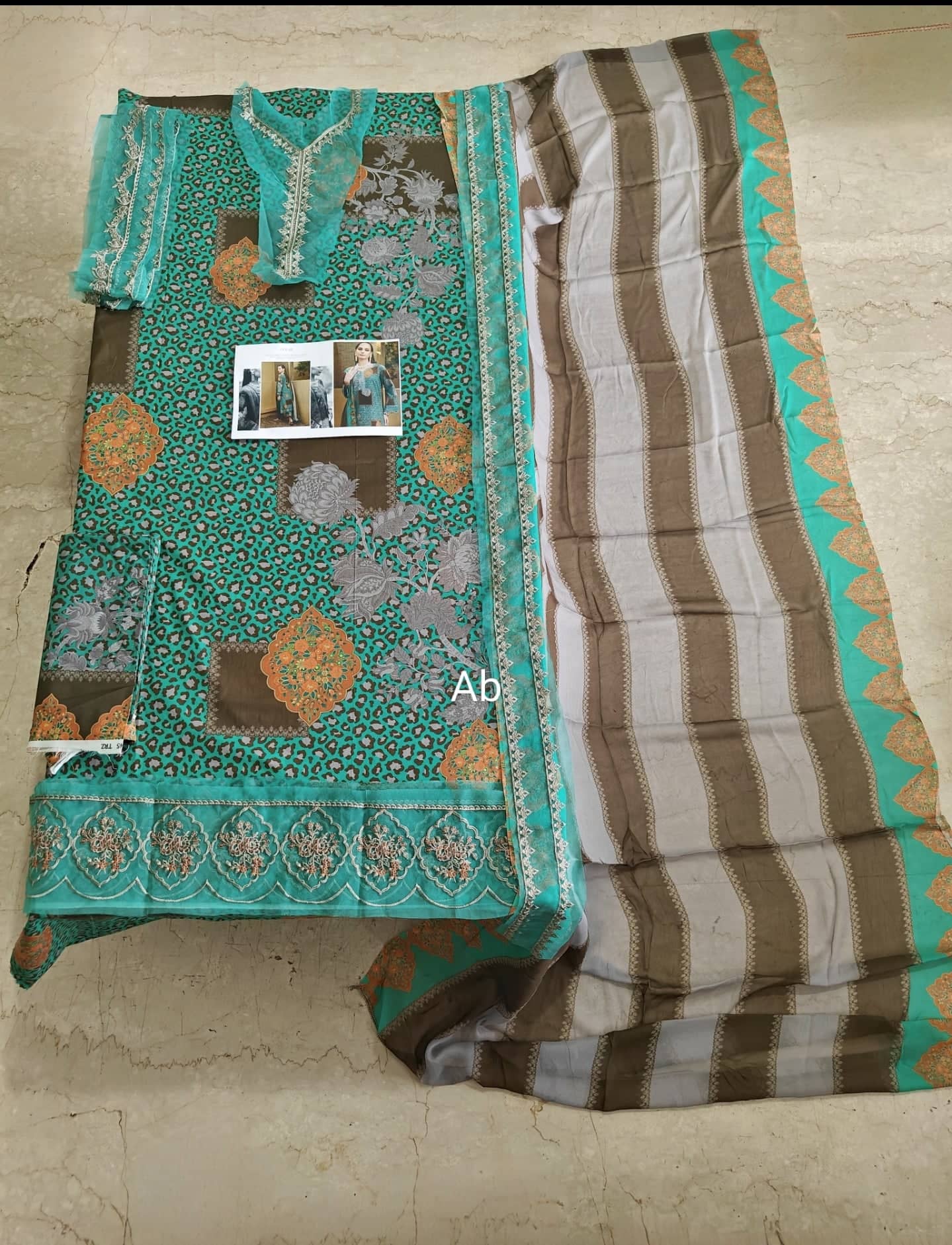 img_charizma_combination_lawn_26_awwal_boutique