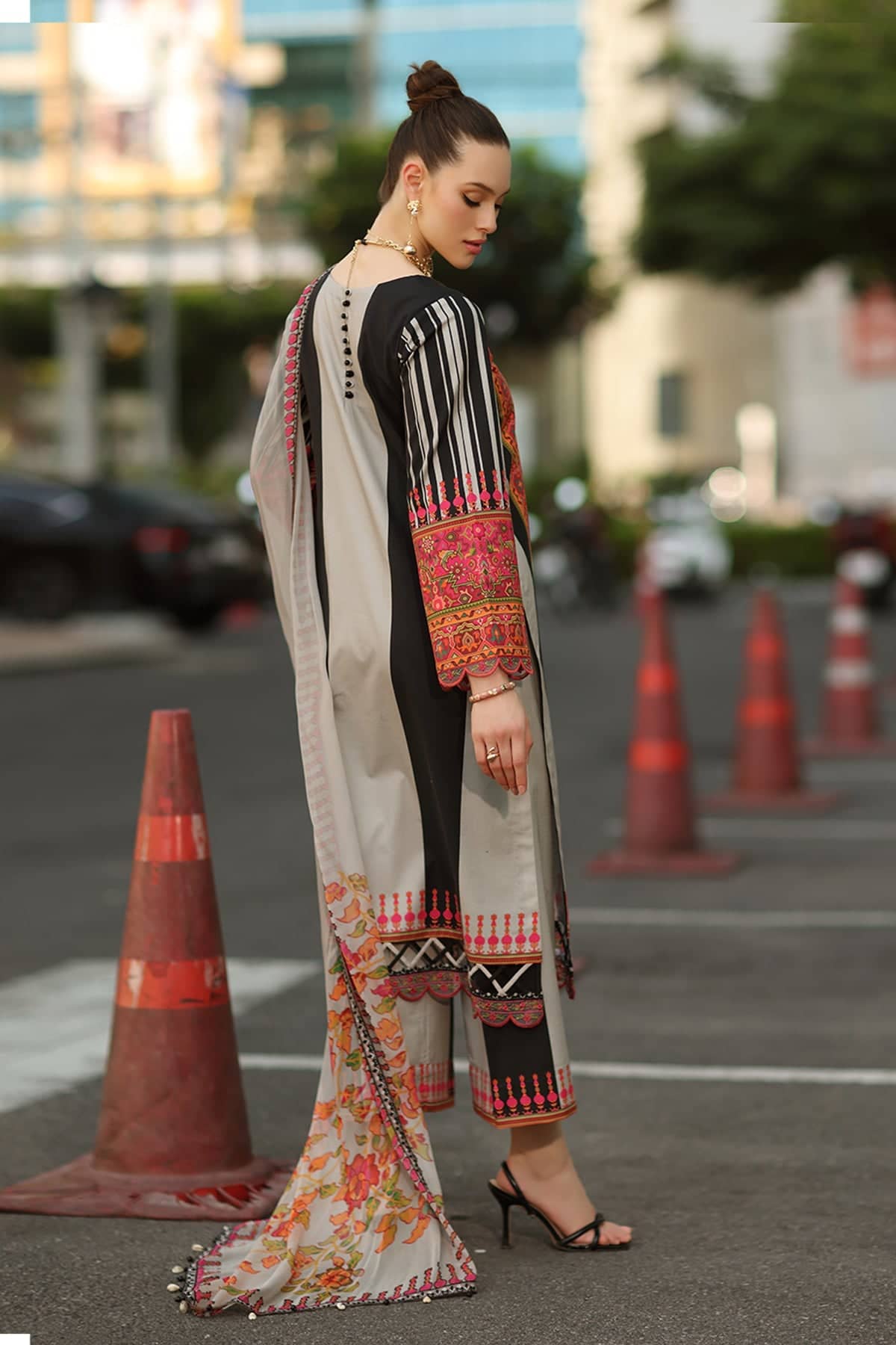 Charizma Aghaz E Nou/Trending Looks/AG6-06