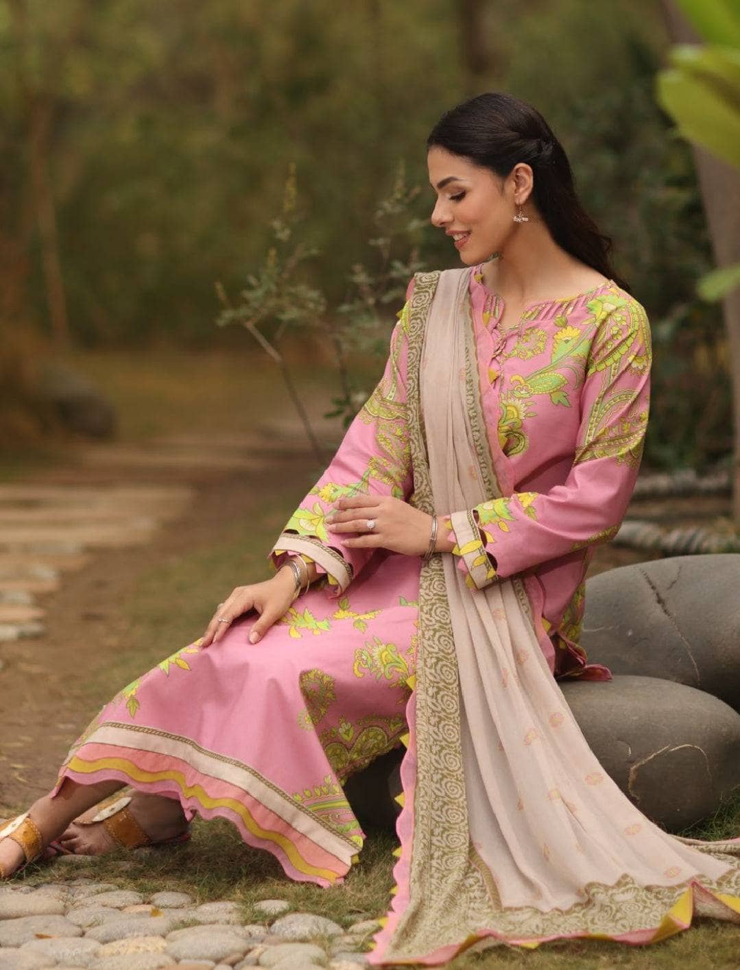 img_charizma_c_prints_fall_awwal_boutique