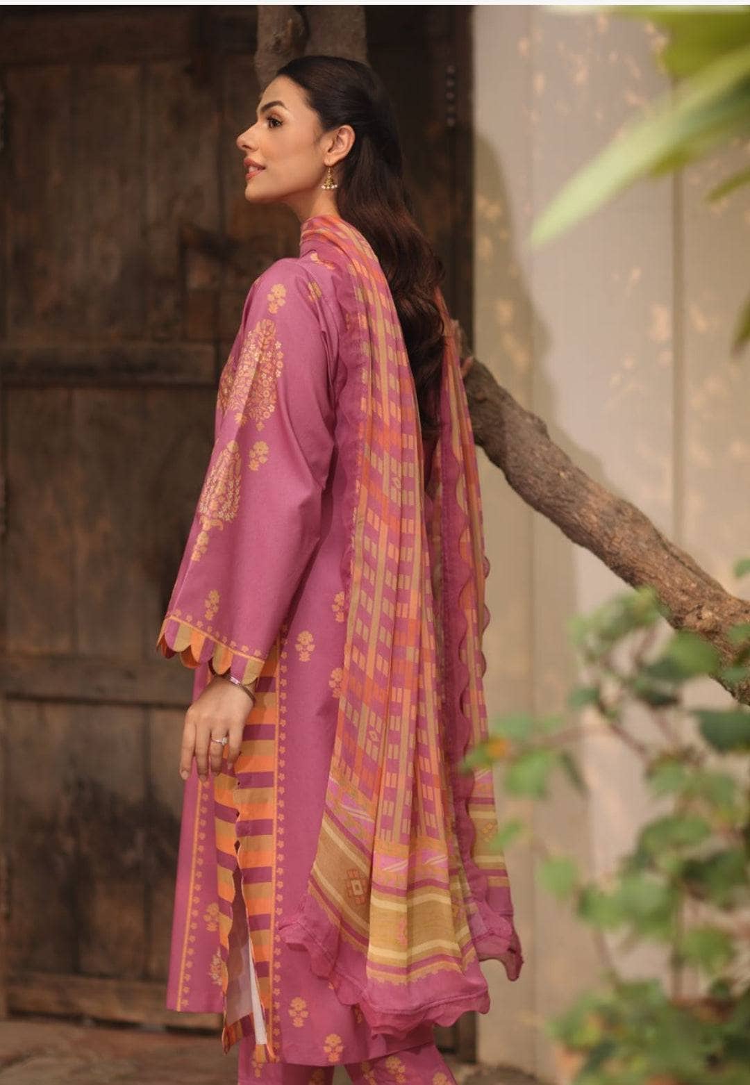 img_charizma_c_prints_fall_awwal_boutique