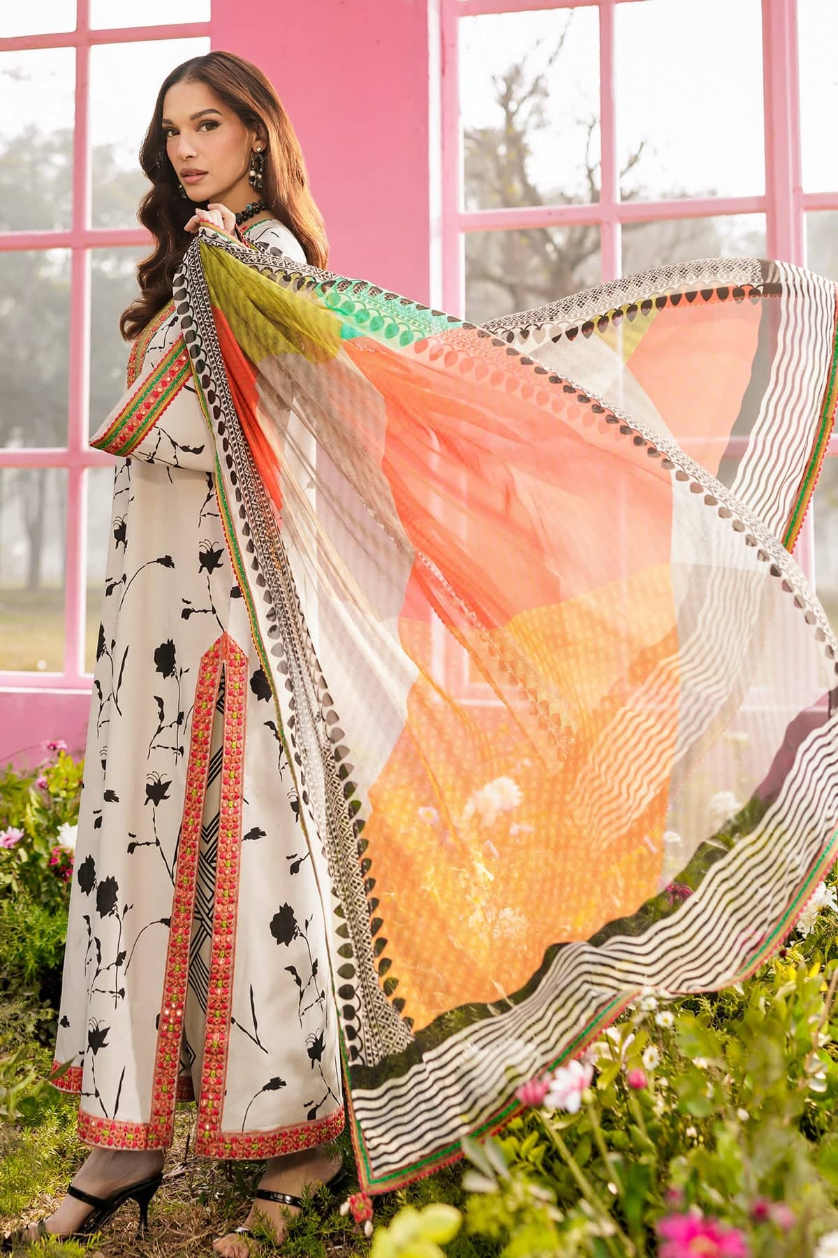 img_rang_e_bahaar_lawn_awwal_boutique