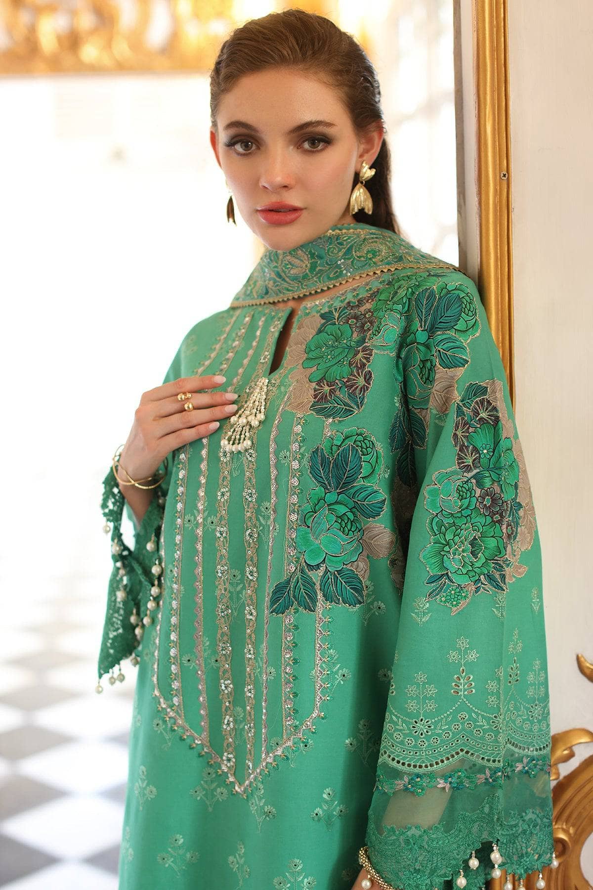 img_charizma_tabeer_lawn_awwal_boutique