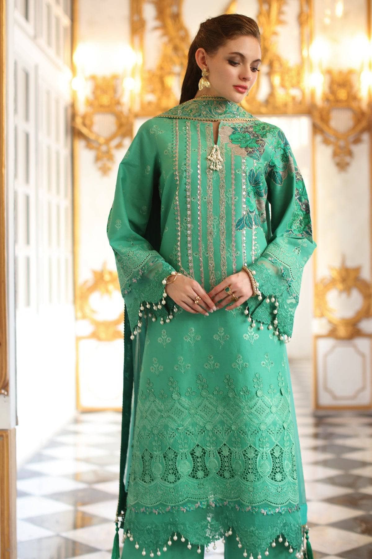 img_charizma_tabeer_lawn_awwal_boutique