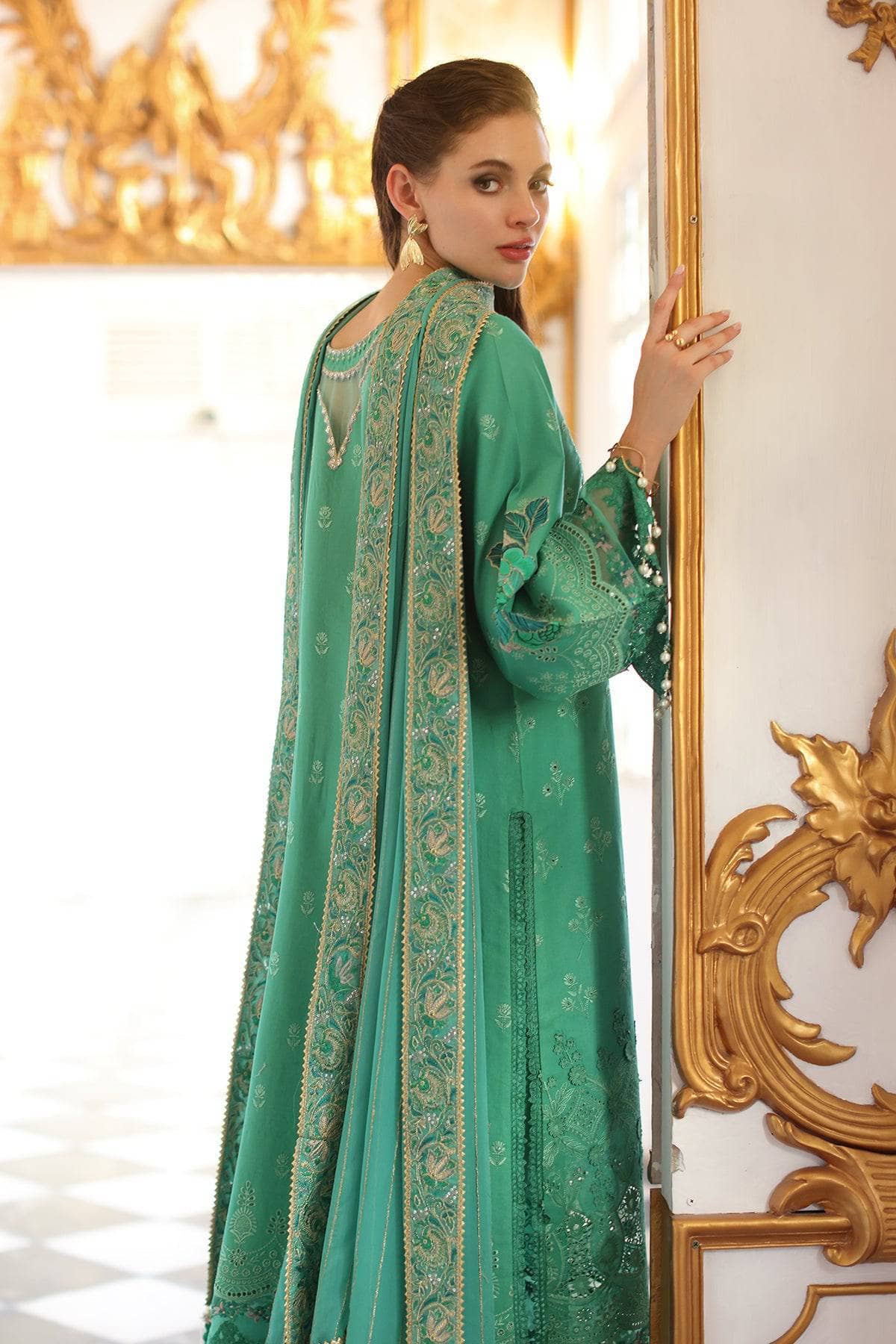 img_charizma_tabeer_lawn_awwal_boutique