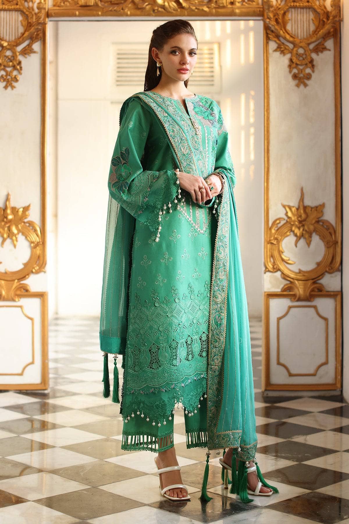 img_charizma_tabeer_lawn_awwal_boutique