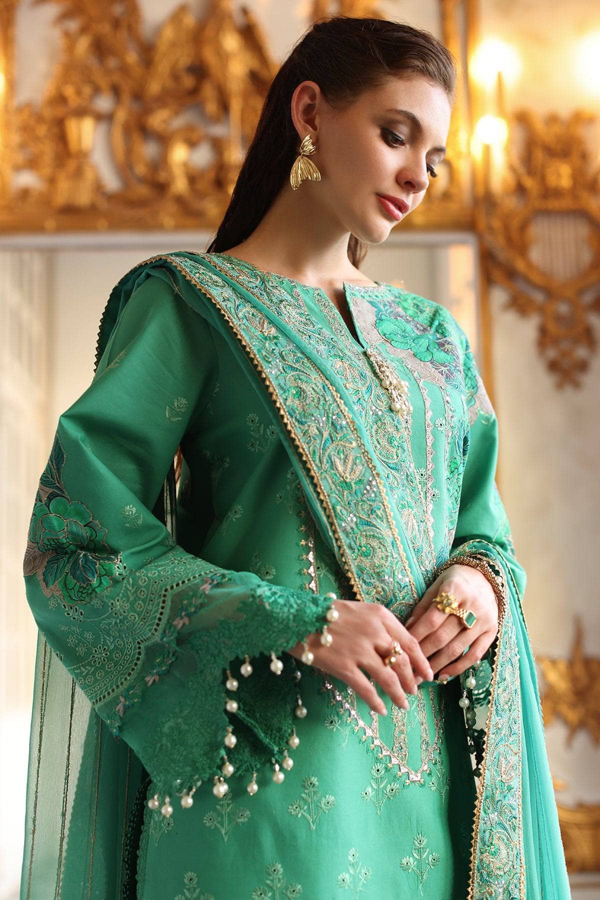 img_charizma_tabeer_lawn_awwal_boutique