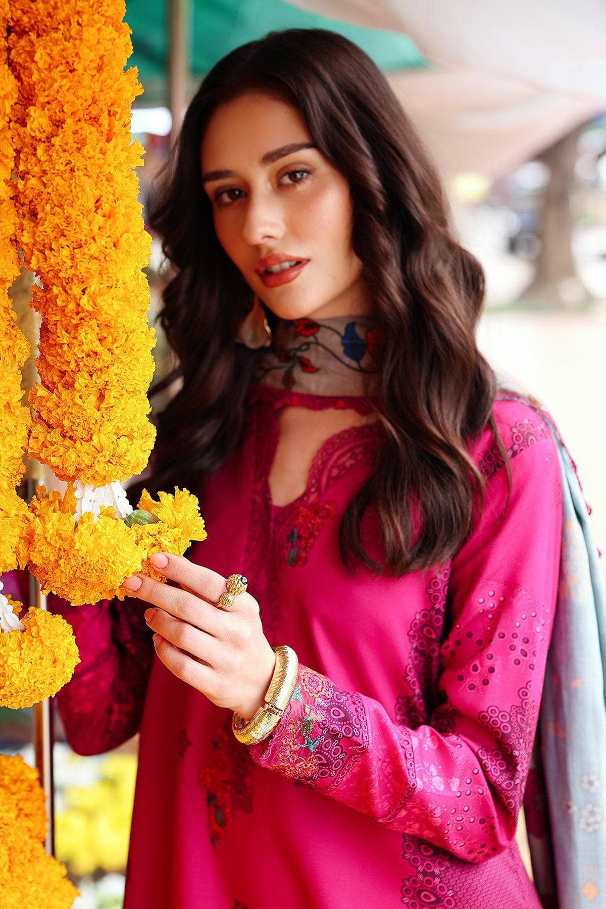 Charizma Aniiq 25/Staple Shawl Collection