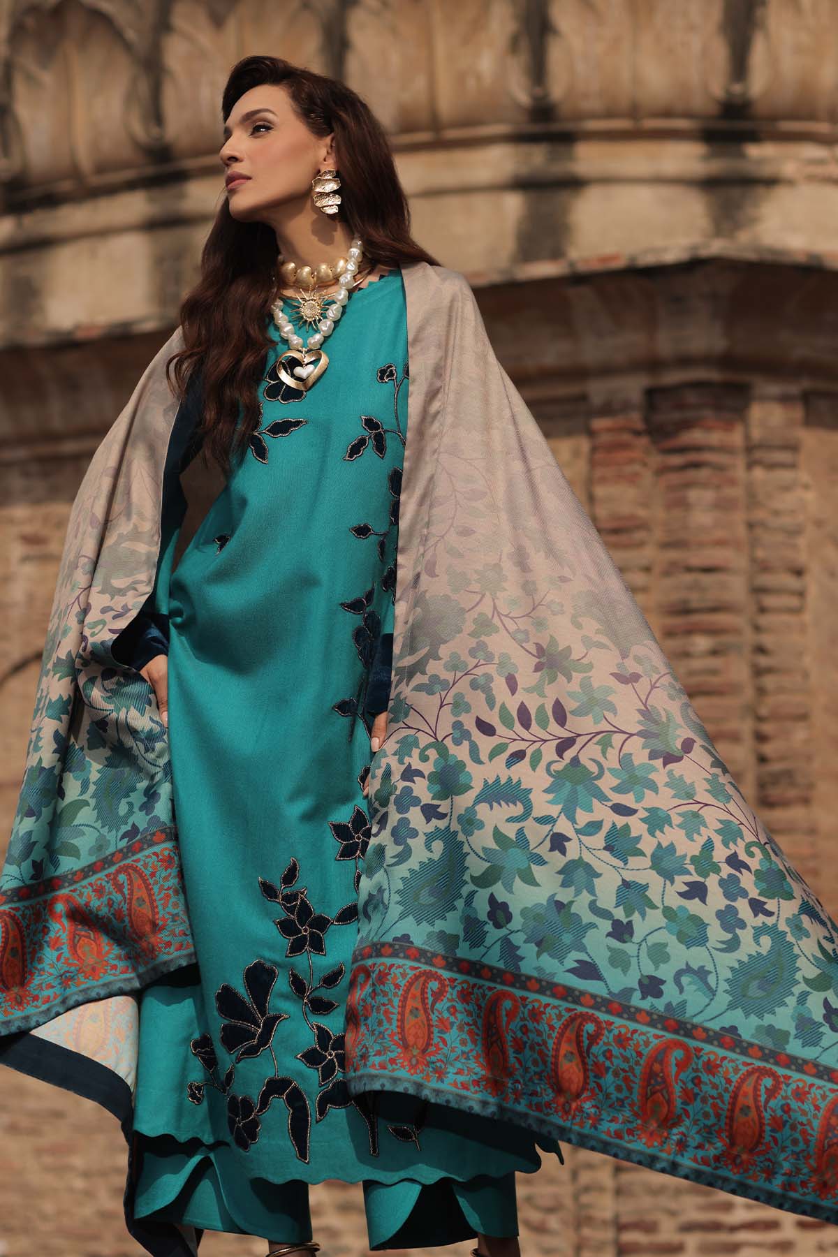 img_charizma_signature_leather_peach_woolen_shawl_awwal_boutique