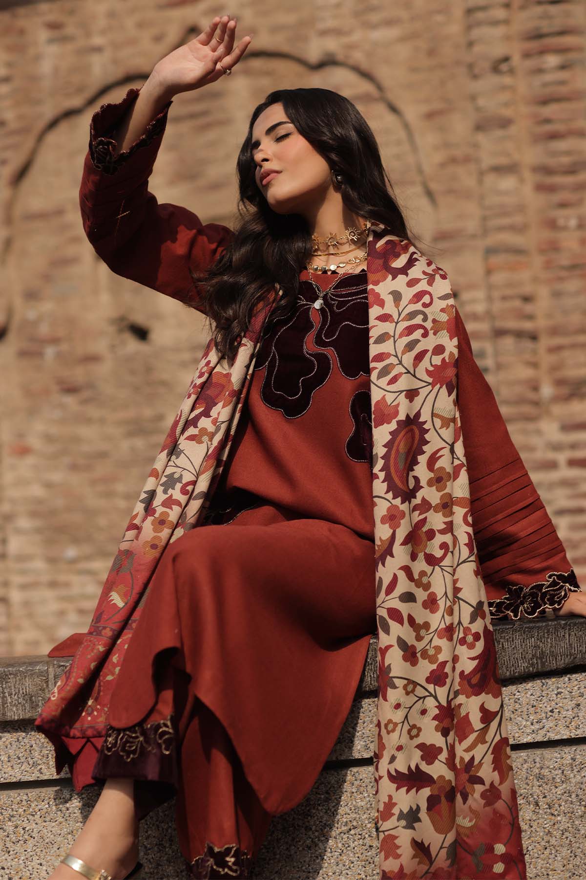 img_charizma_signature_leather_peach_woolen_shawl_awwal_boutique