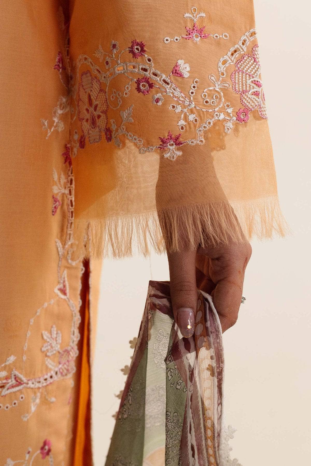 img_zara_shahjahan_coco_lawn_awwal_boutique