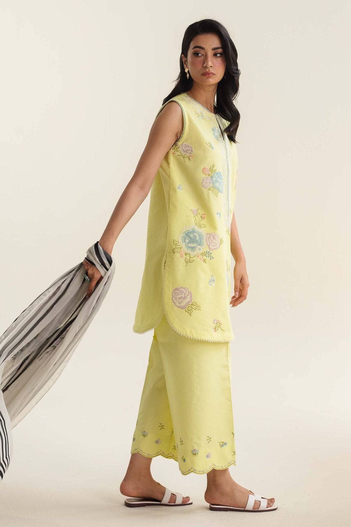 img_zara_shahjahan_coco_lawn_awwal_boutique