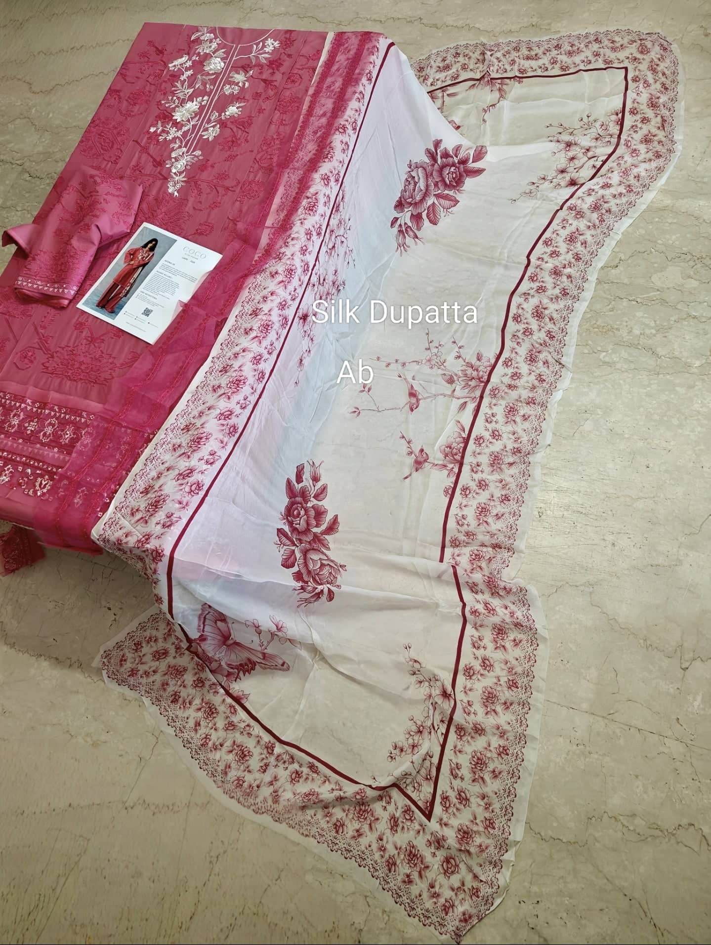 img_coco_lawn_awwal_boutique