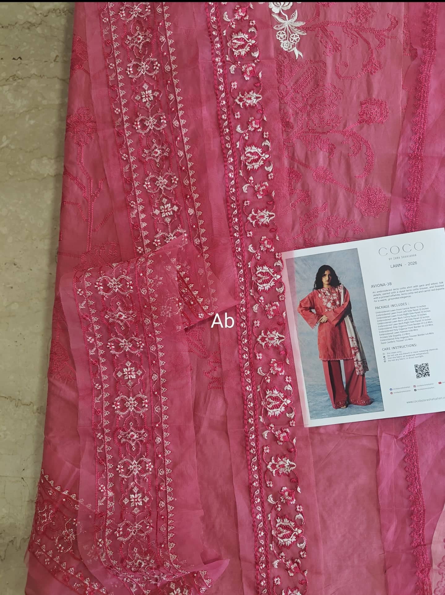 img_coco_lawn_awwal_boutique