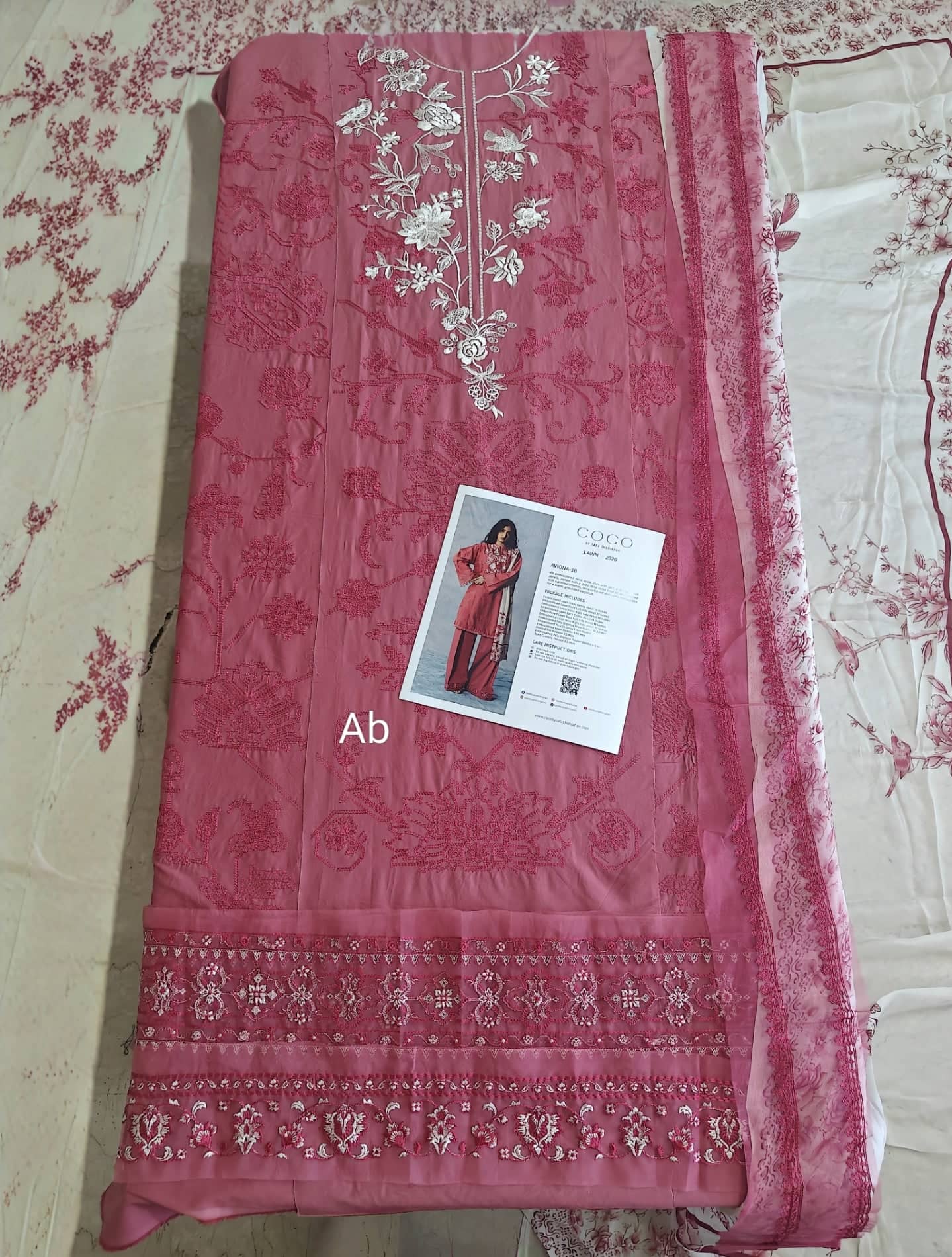 img_coco_lawn_awwal_boutique